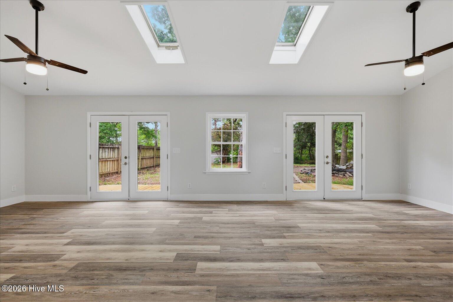 100570357 | Photo 20