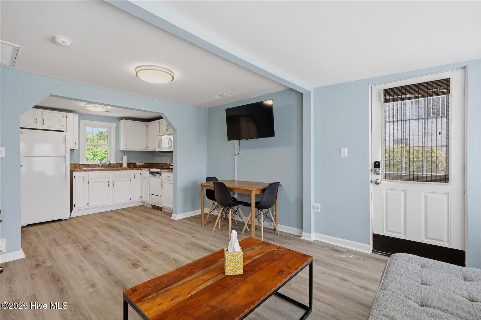 100570528 | Photo 44