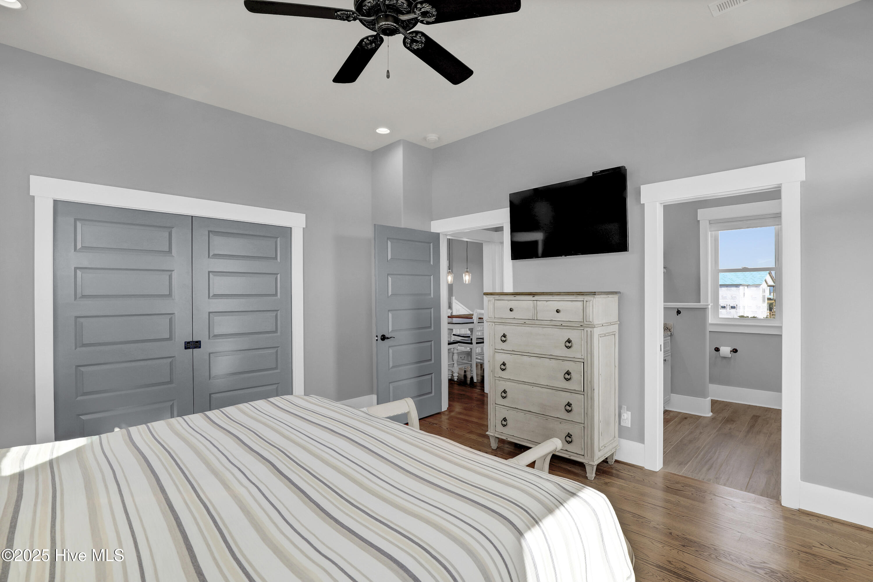 100540247 | Photo 44