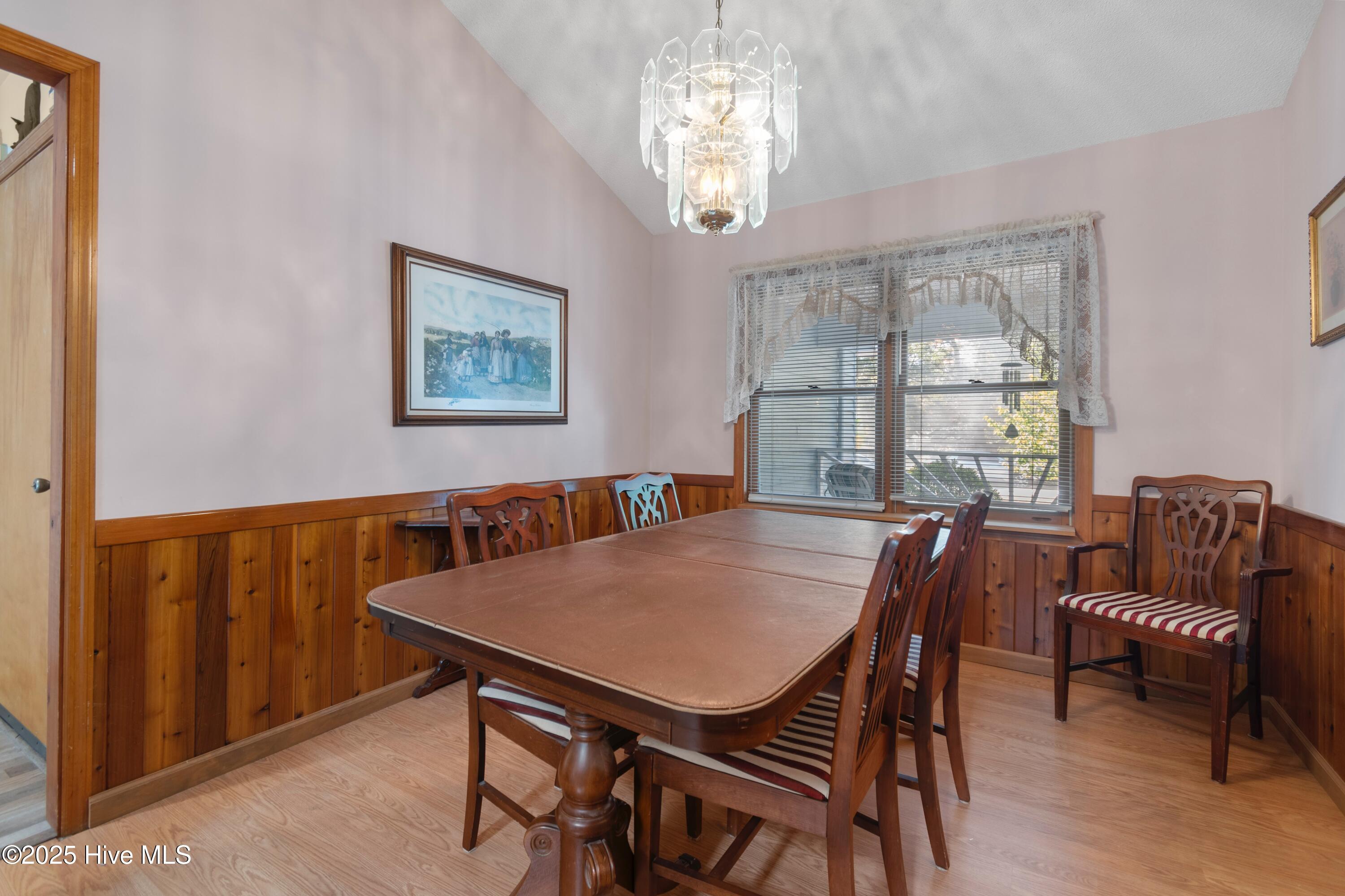 100533822 | Photo 23