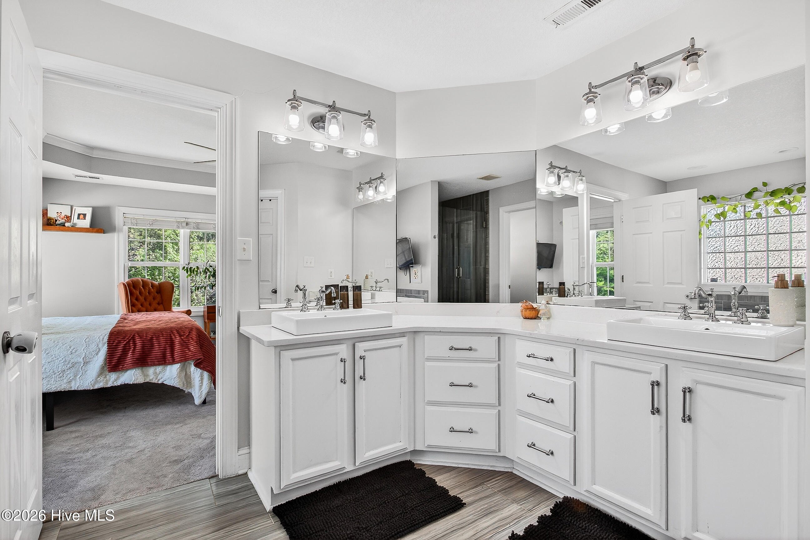 100568368 | Photo 26