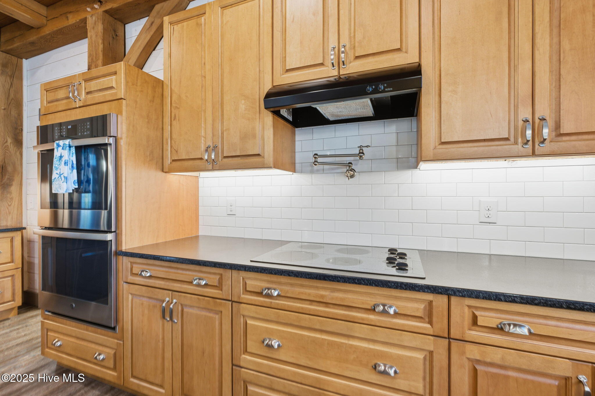 100535585 | Photo 95