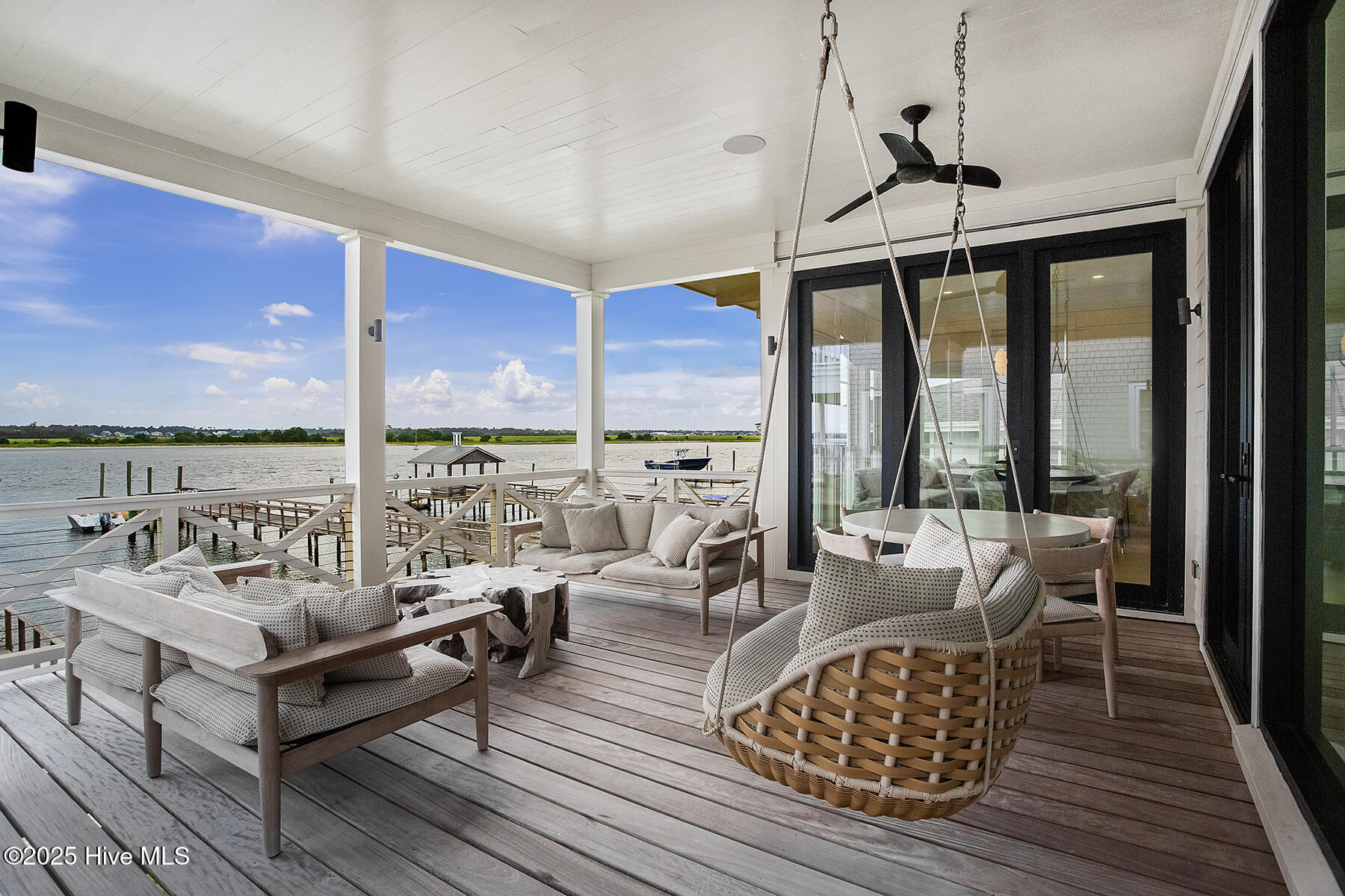 100528983 | Photo 45