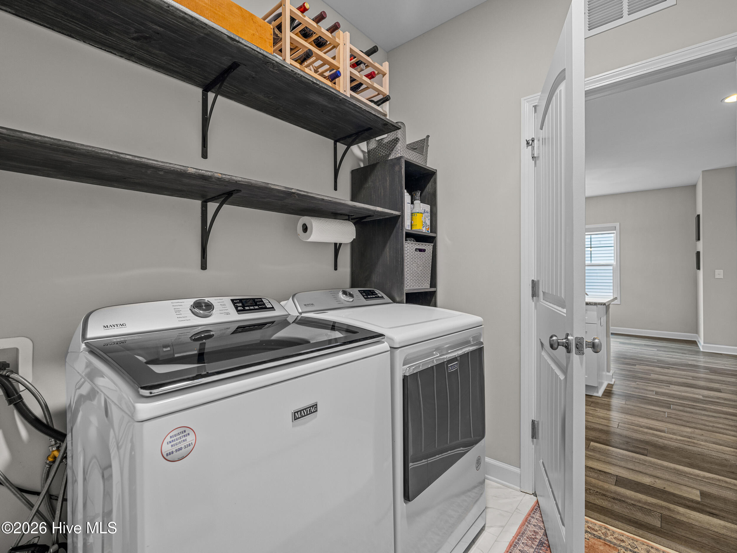 100558096 | Photo 23