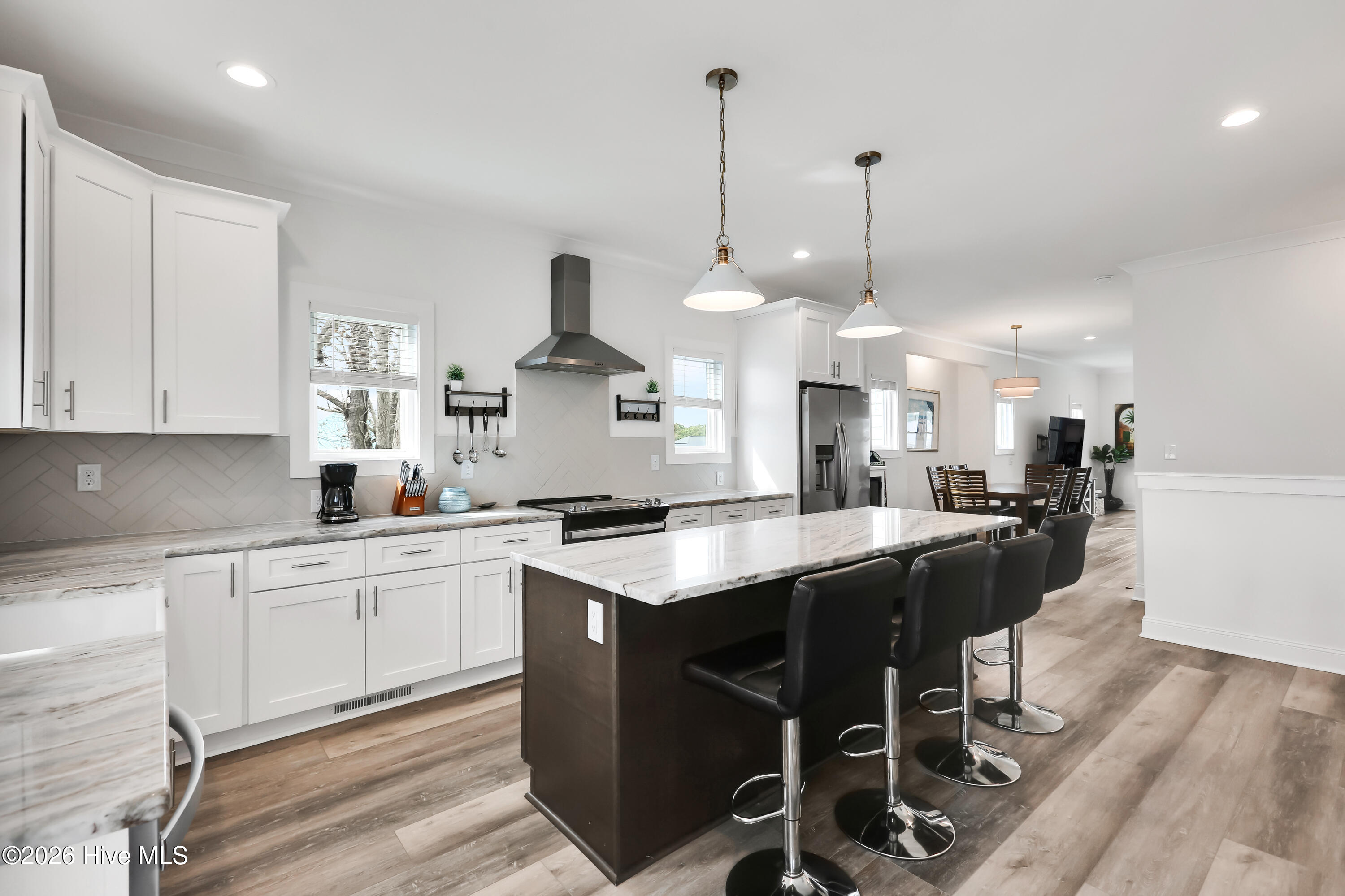 100557006 | Photo 28