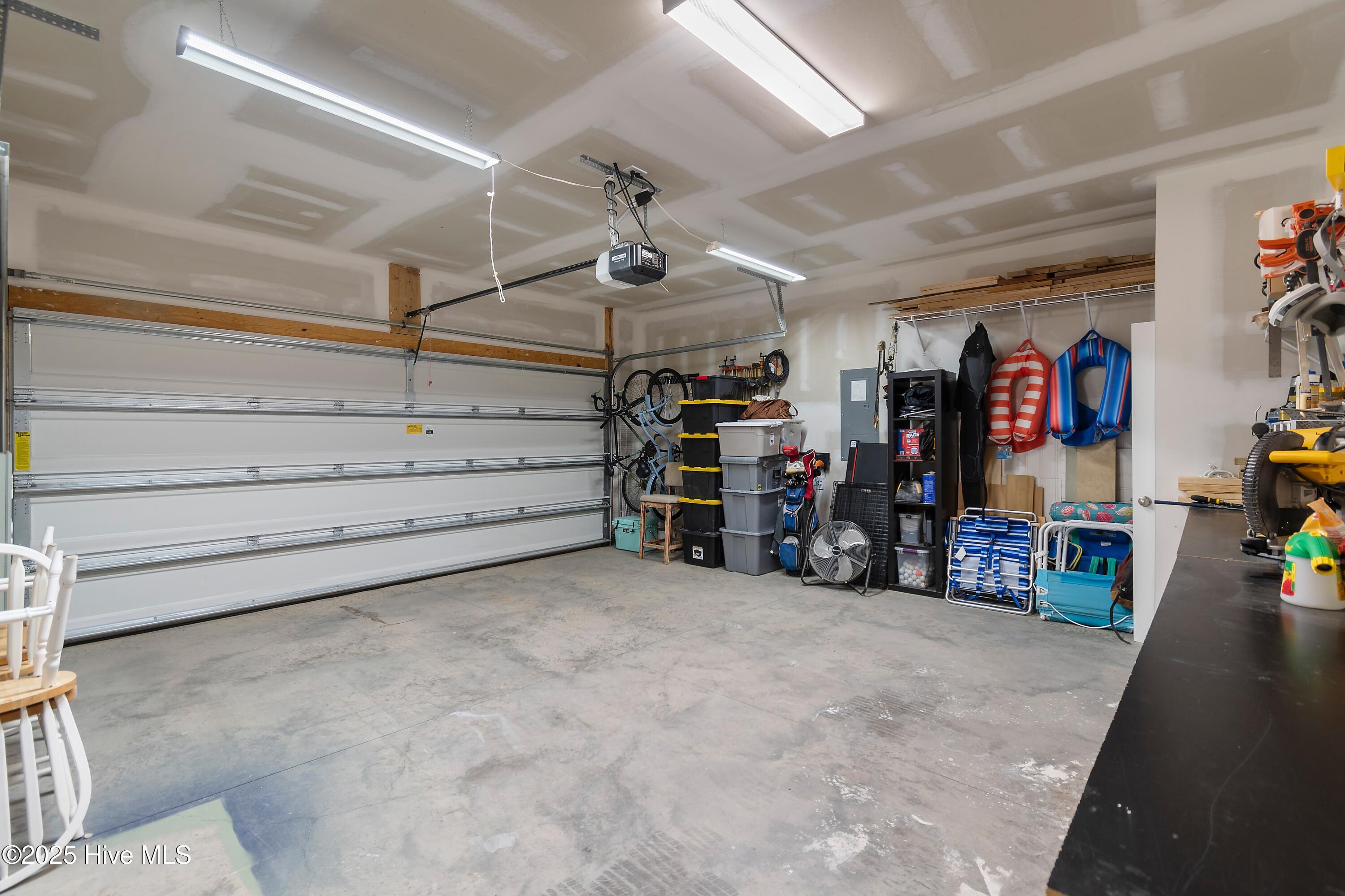 100538453 | Photo 40