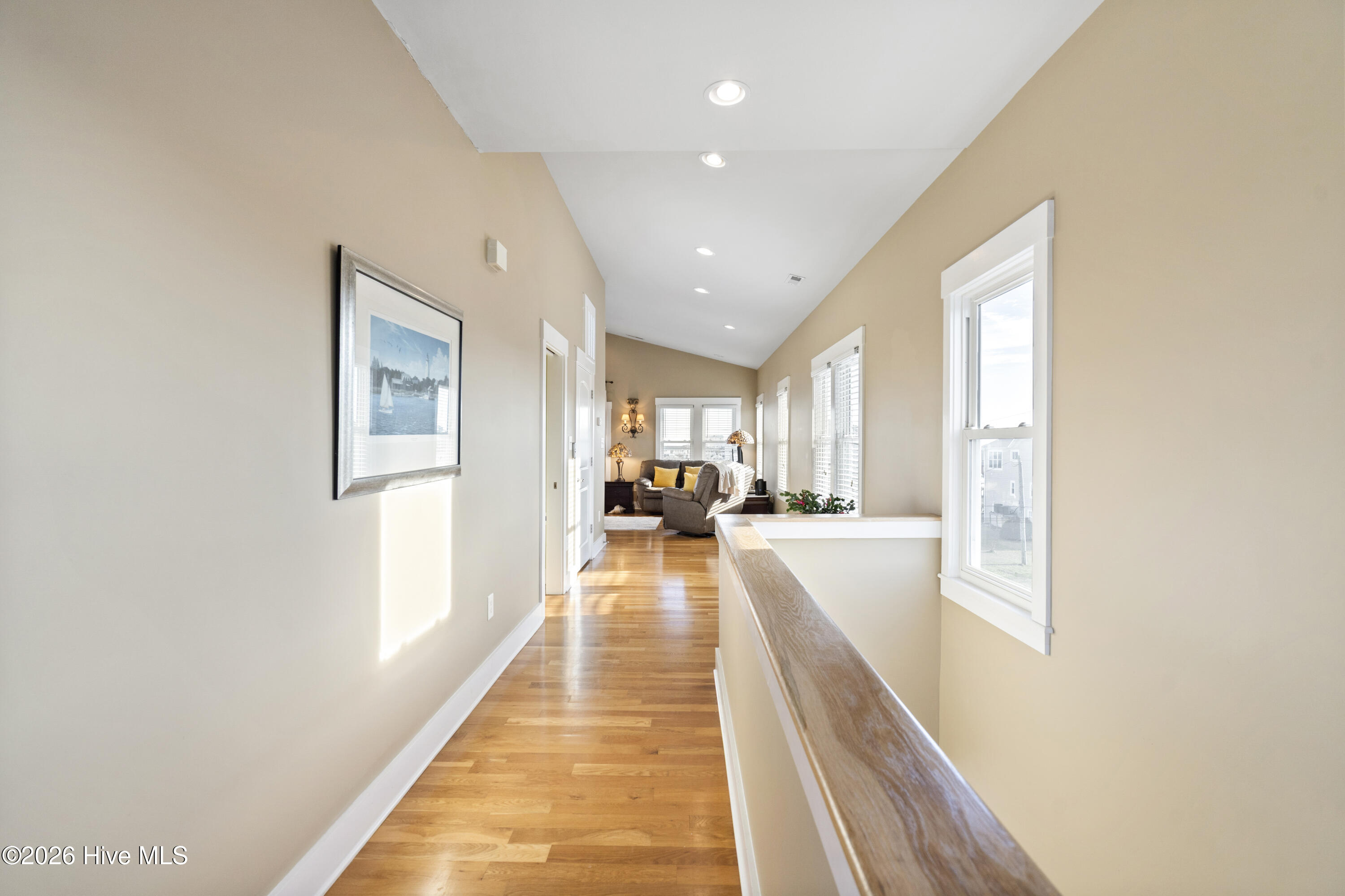 100555944 | Photo 22