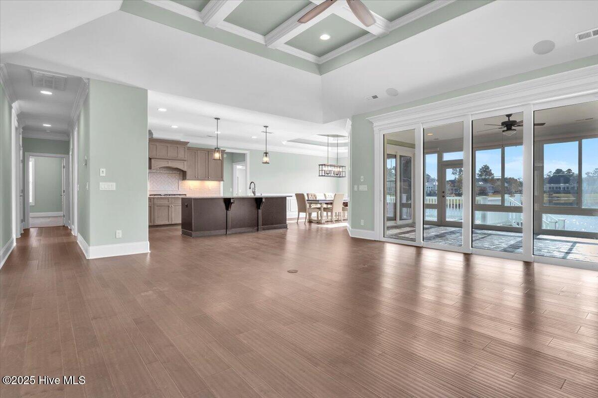 100540967 | Photo 11