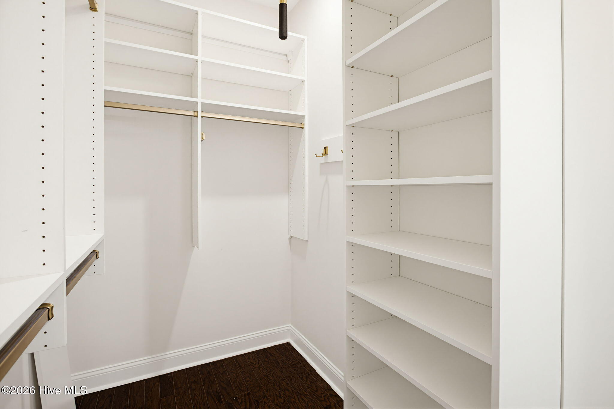 100567732 | Photo 22