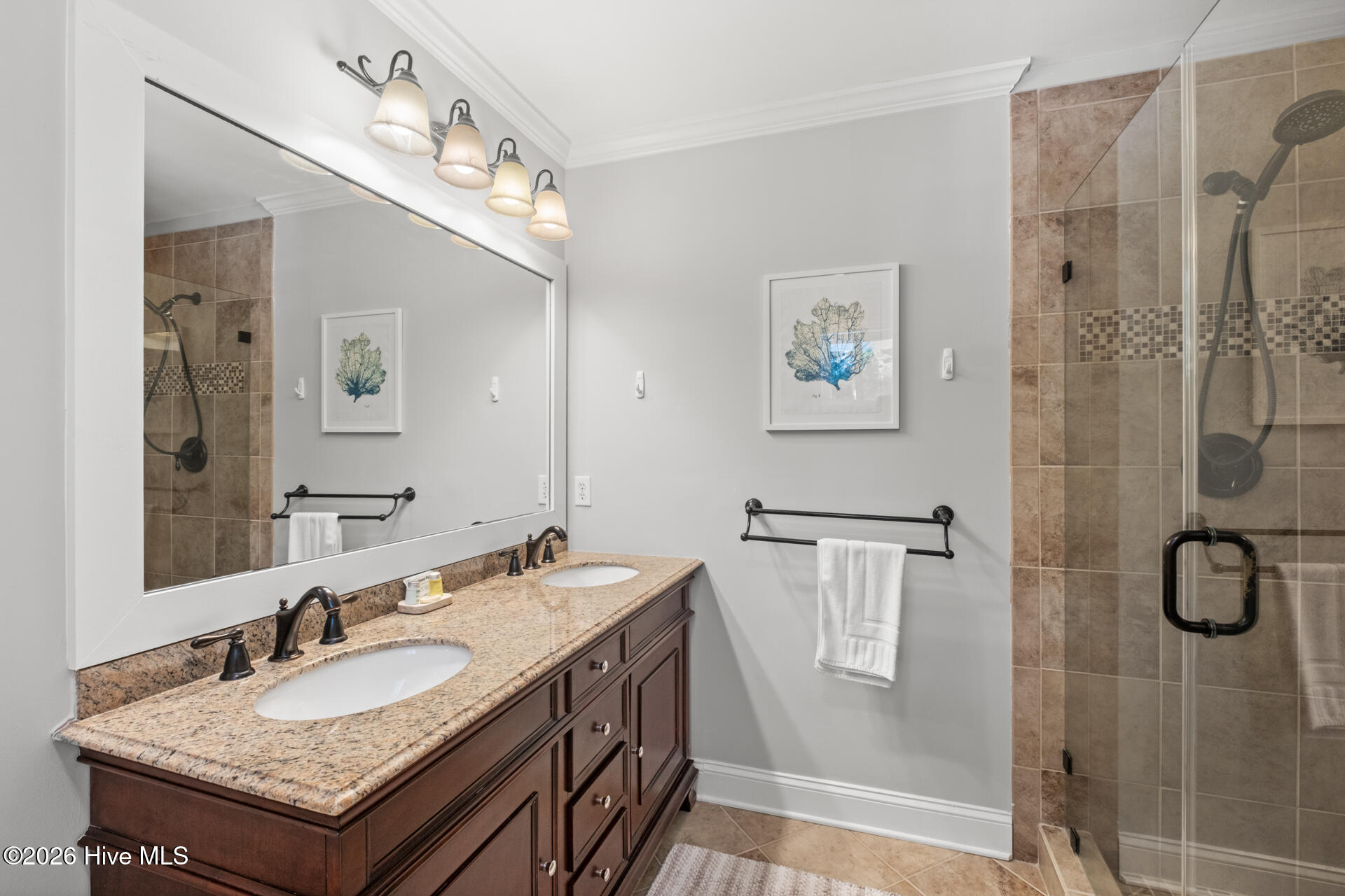 100569244 | Photo 17