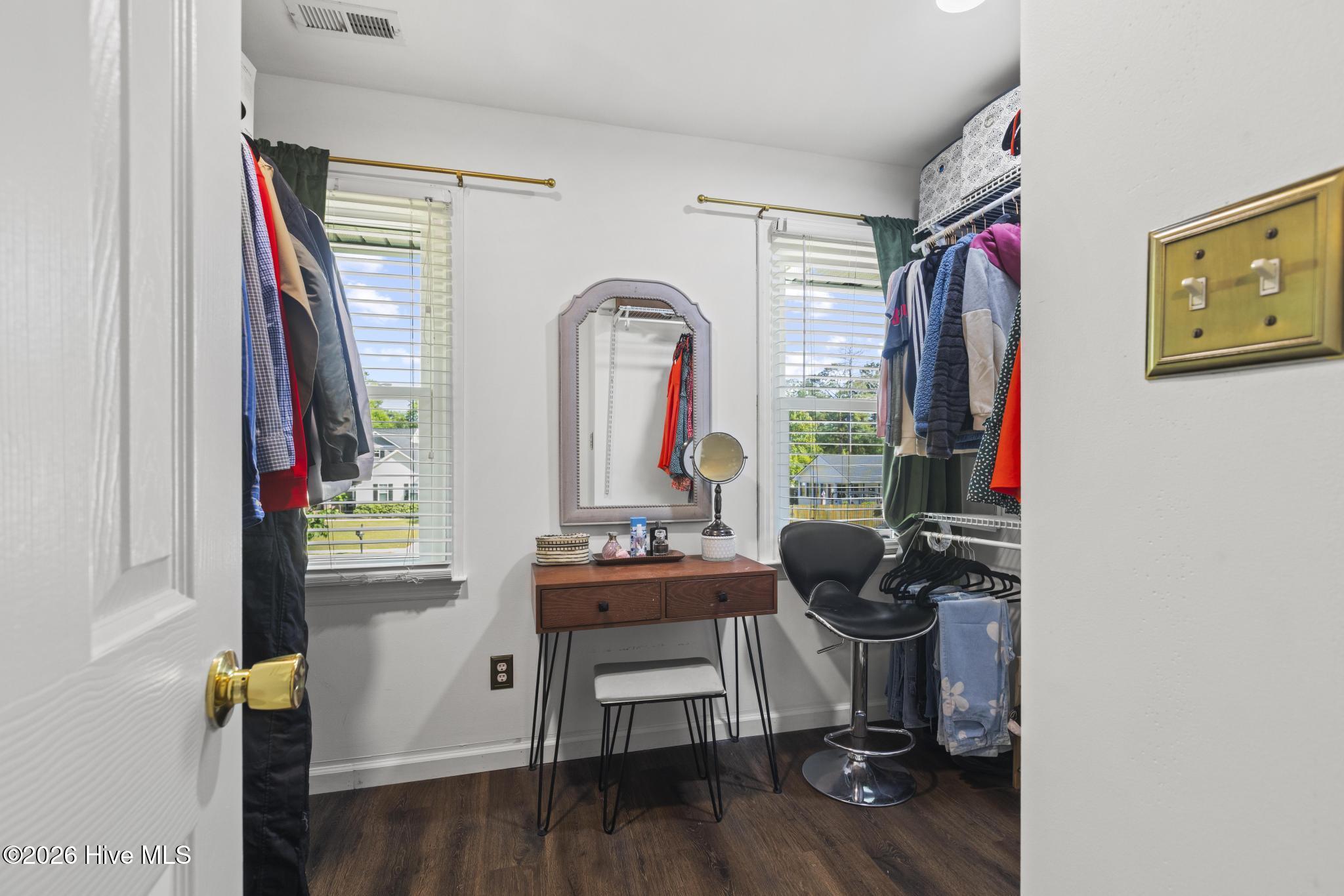 100568439 | Photo 31