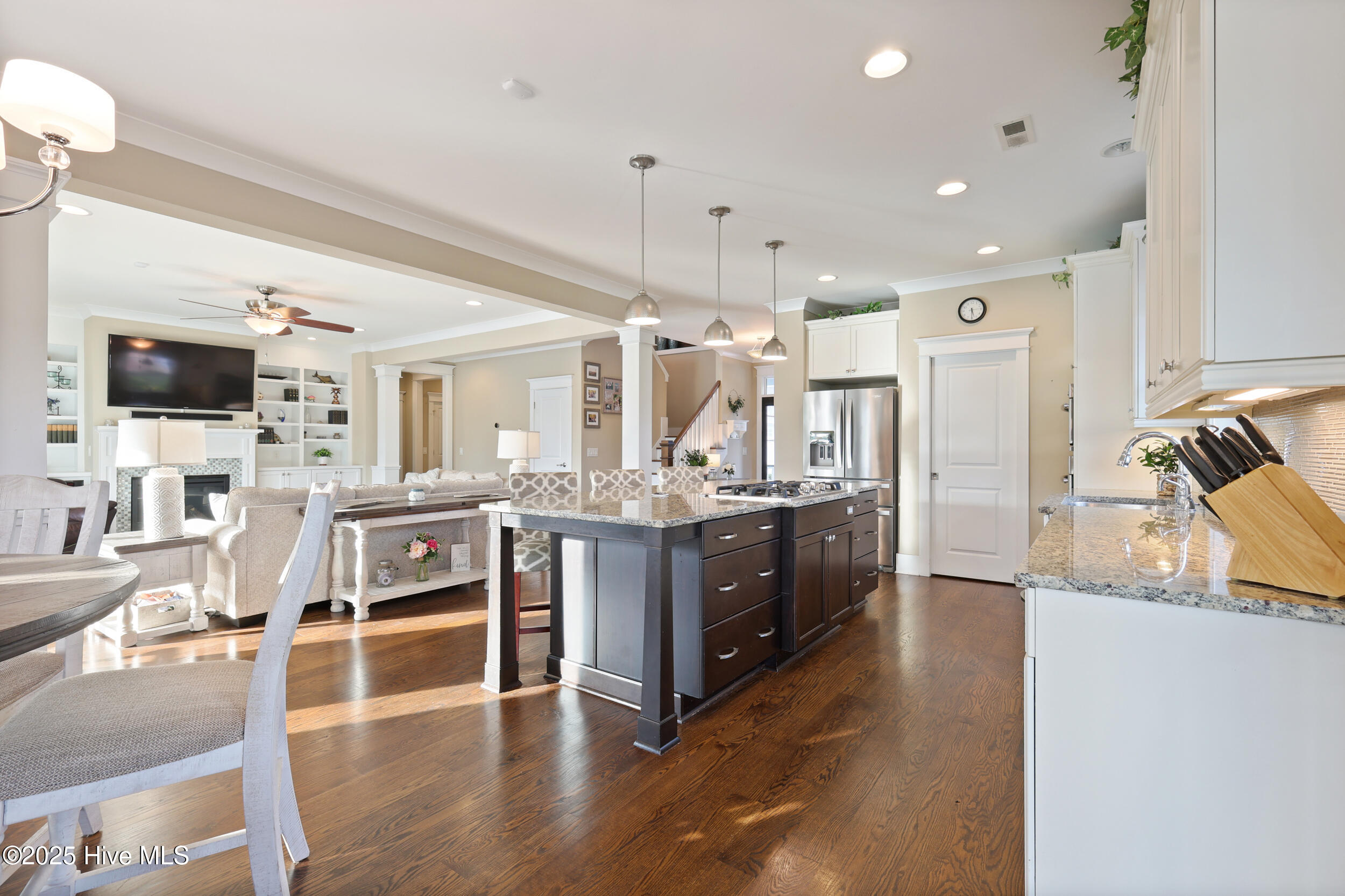 100536655 | Photo 24