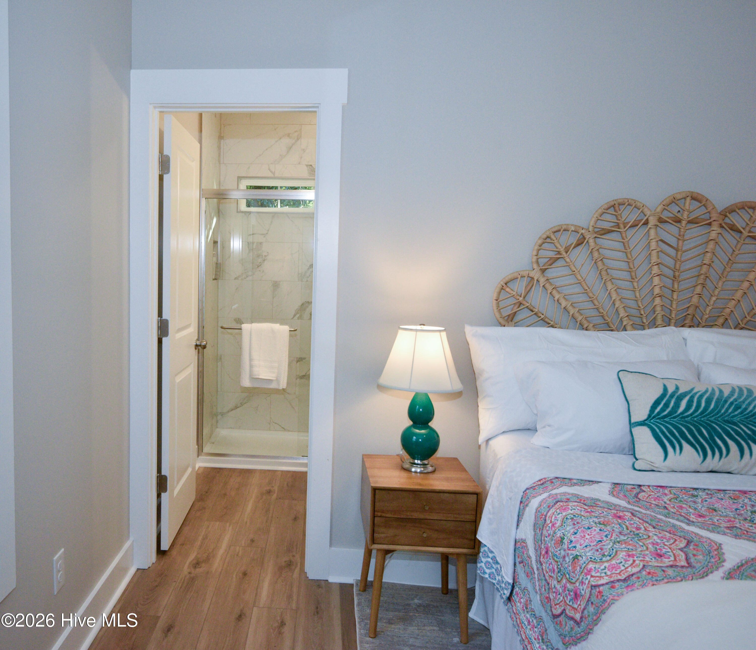 100569320 | Photo 43