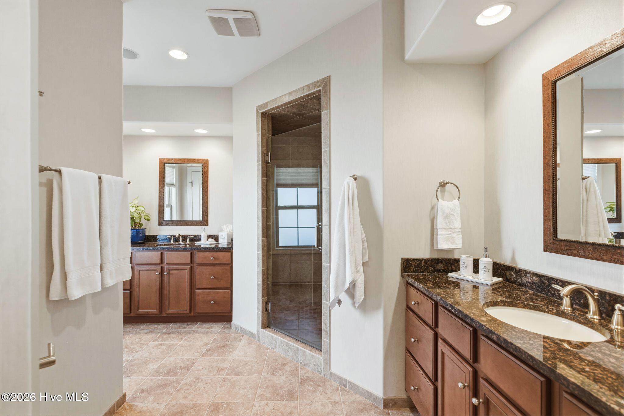 100564432 | Photo 25