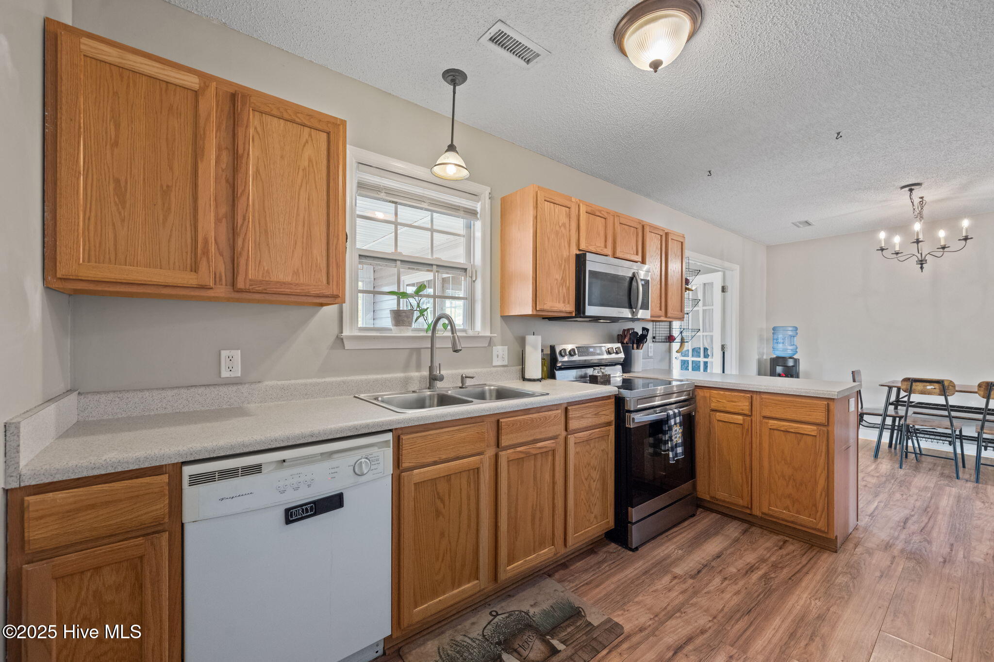 100546137 | Photo 16