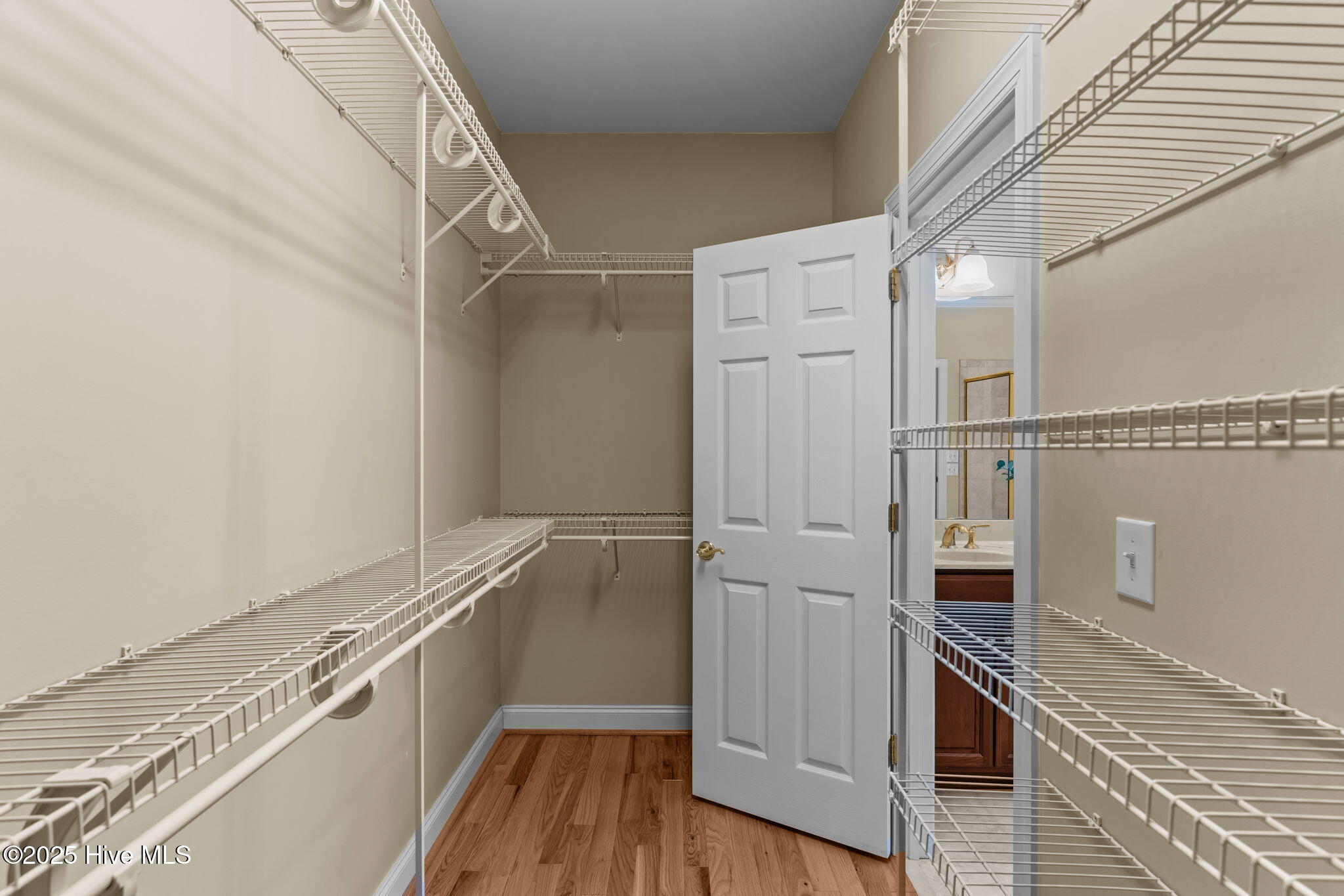 100524076 | Photo 29