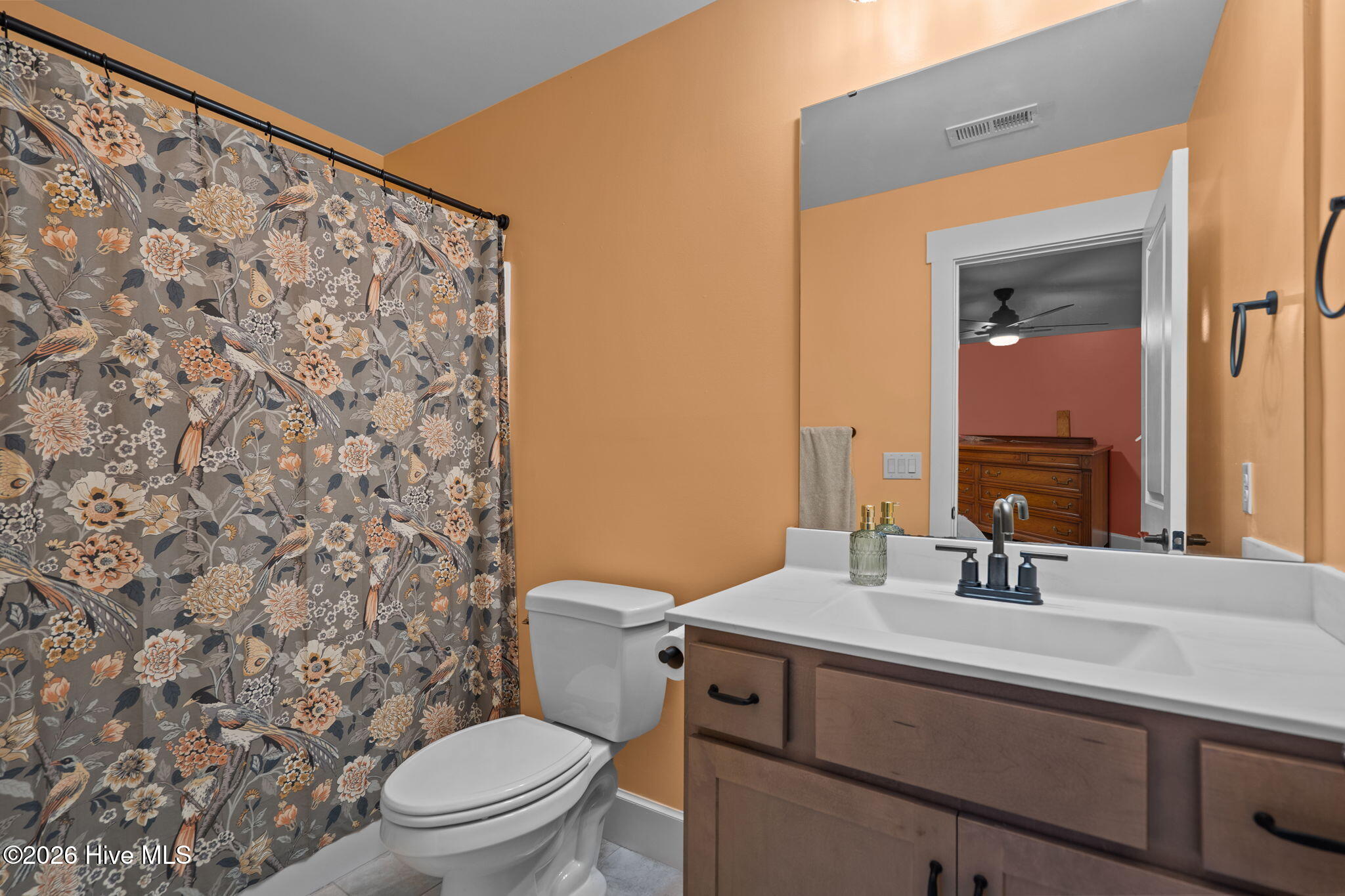 100549684 | Photo 24