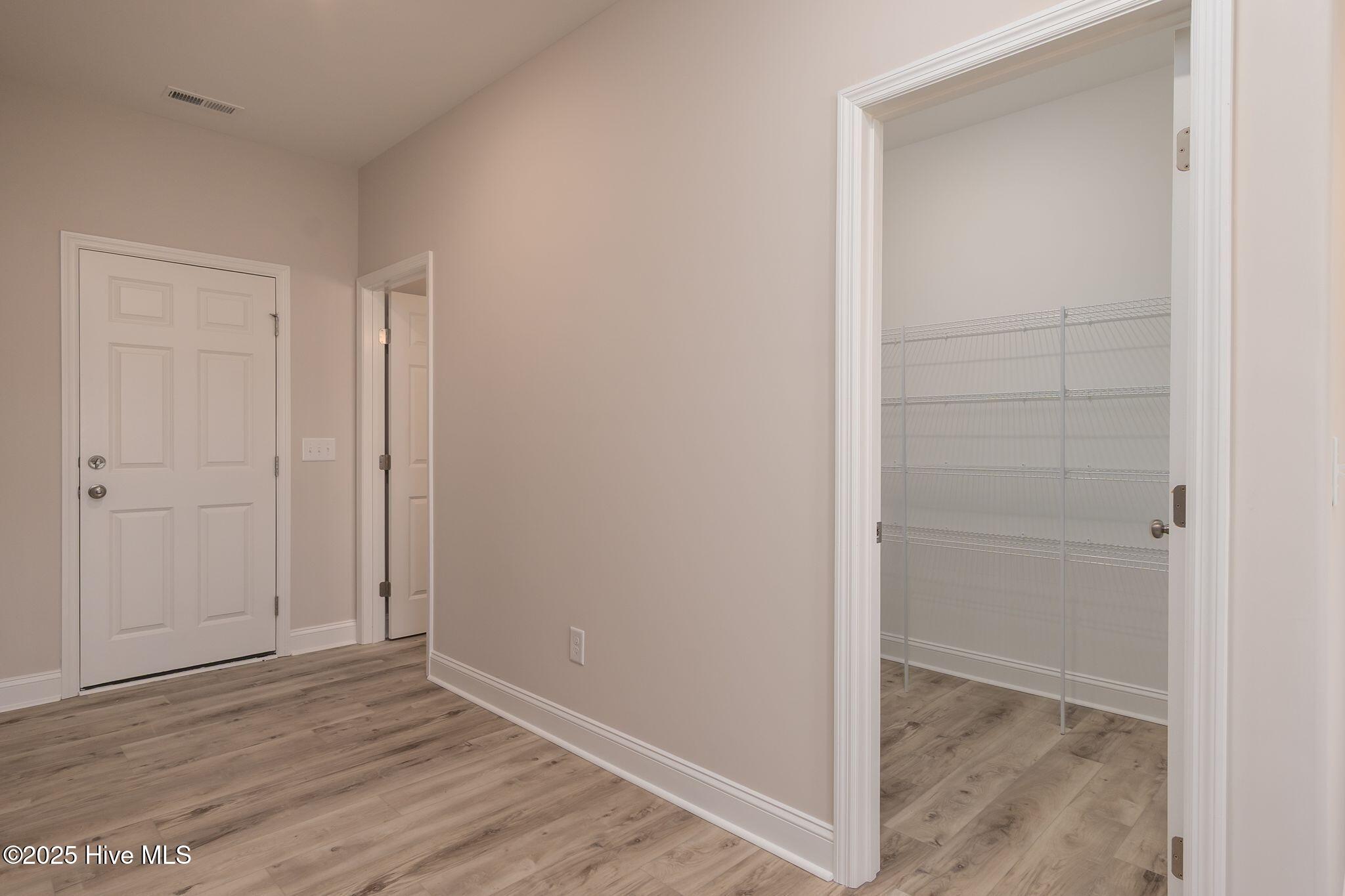 100531003 | Photo 21