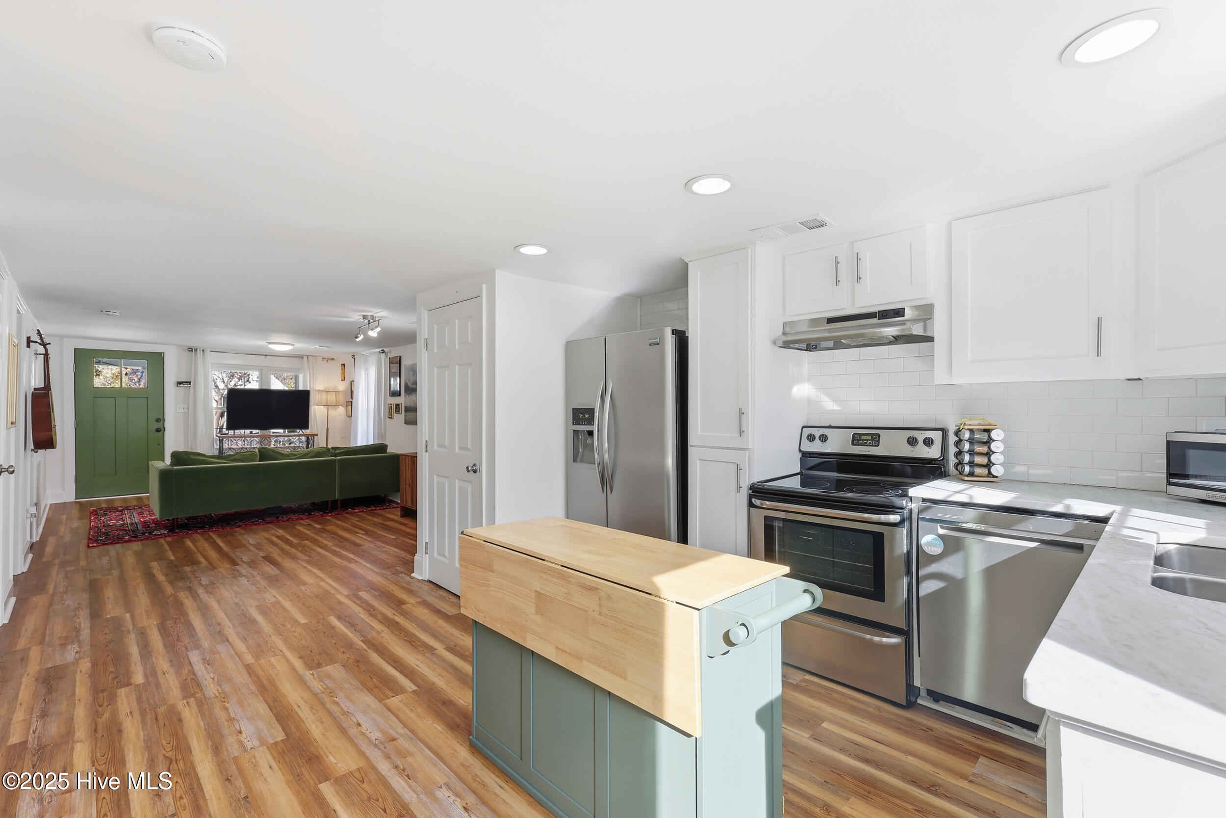 100544861 | Photo 11