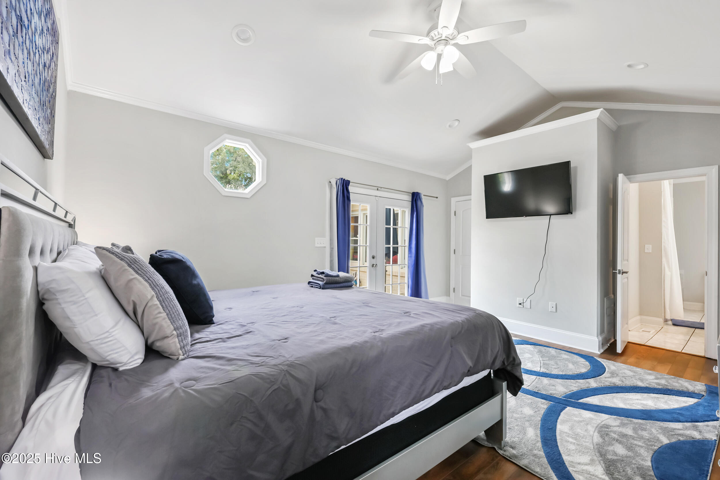 100526927 | Photo 15