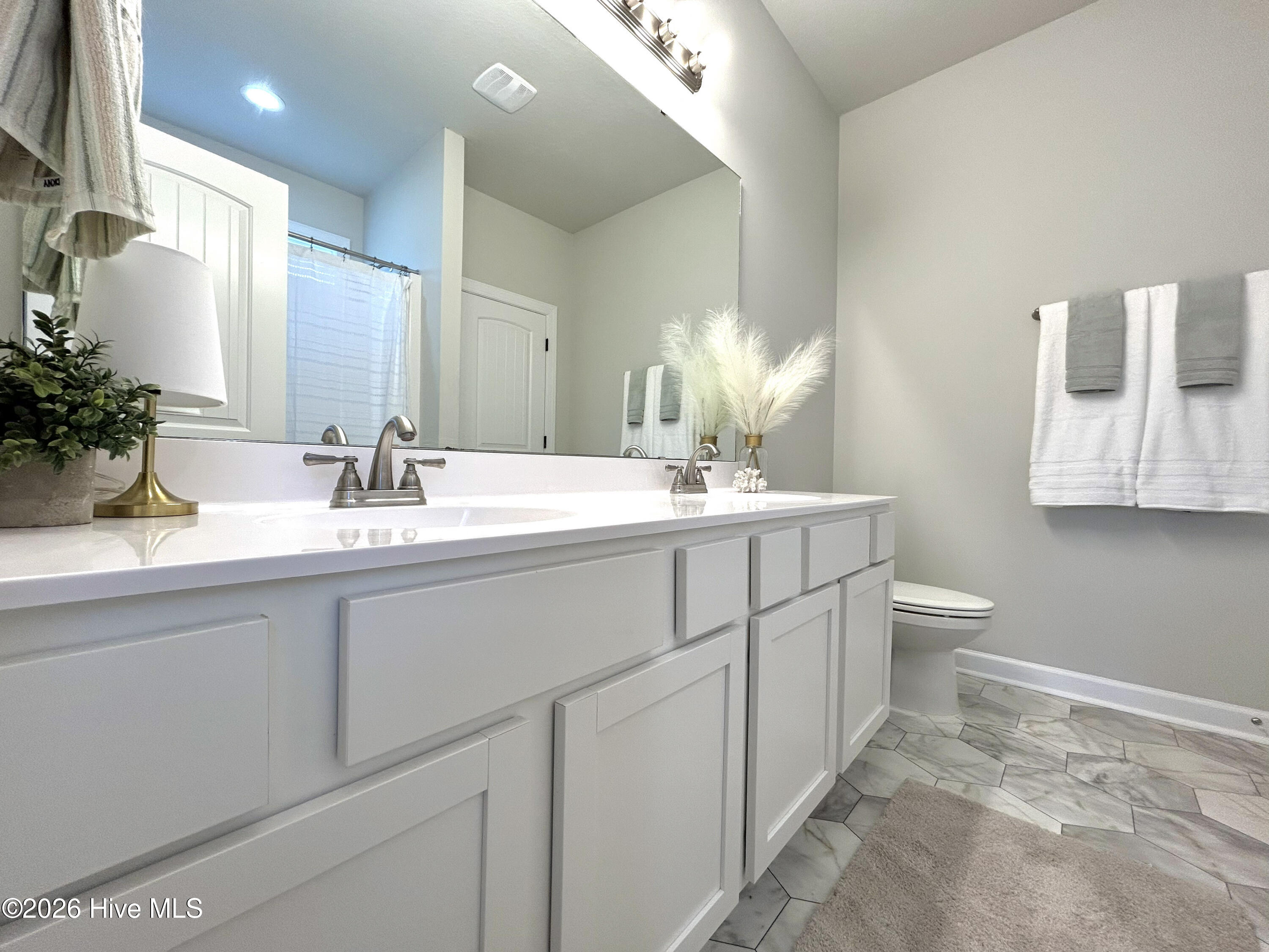 100553295 | Photo 25