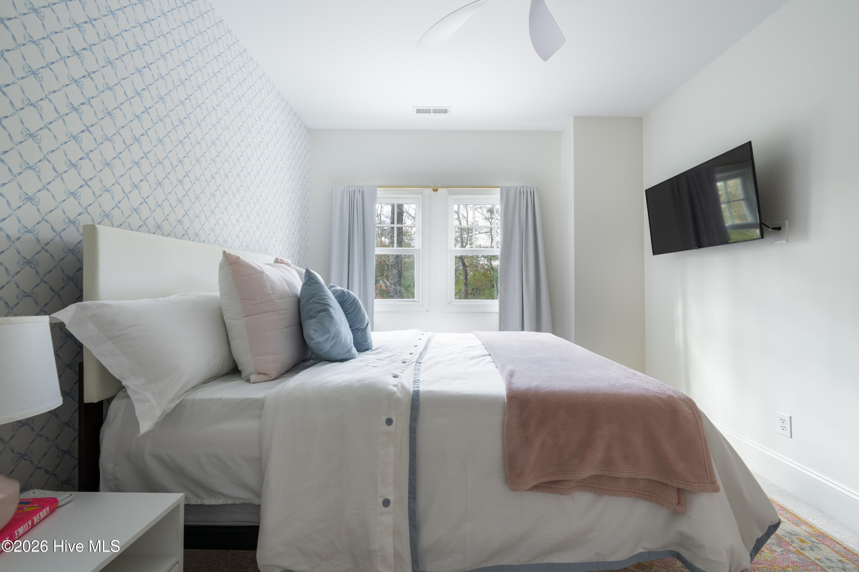 100549444 | Photo 44