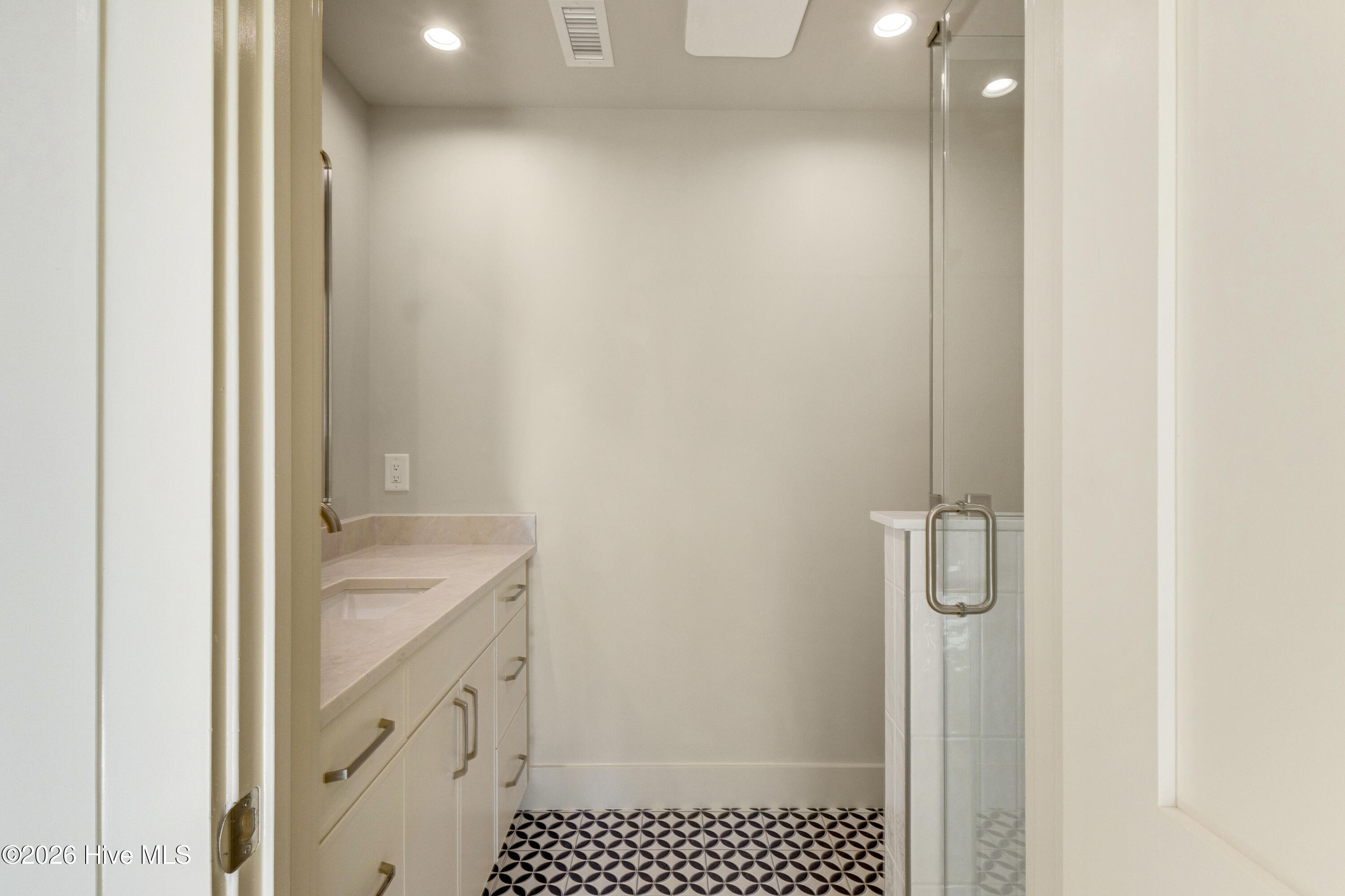 100551953 | Photo 81