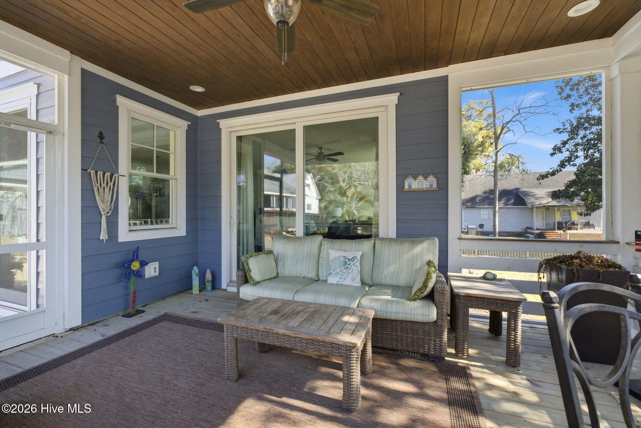 100553836 | Photo 17