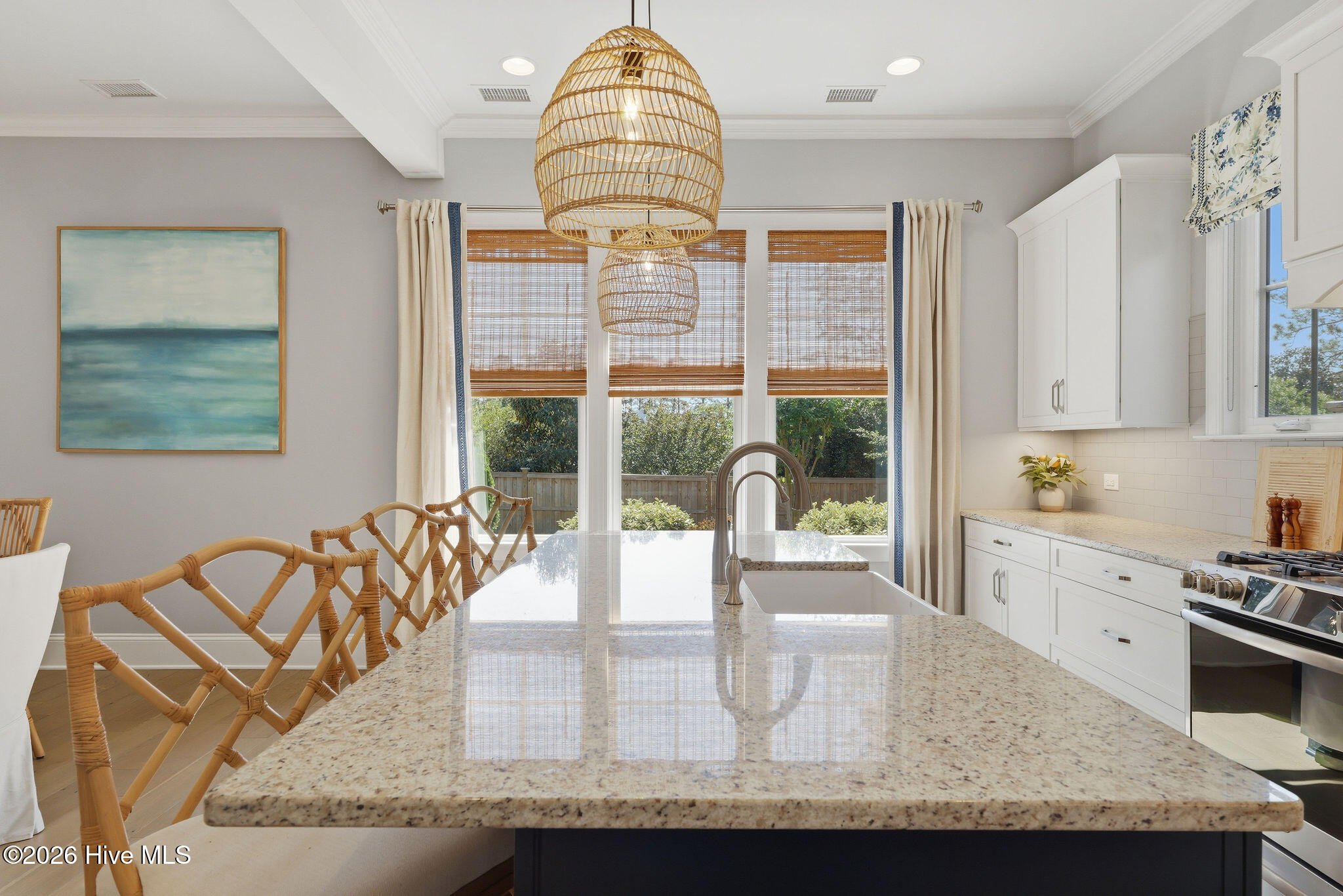 100569190 | Photo 25