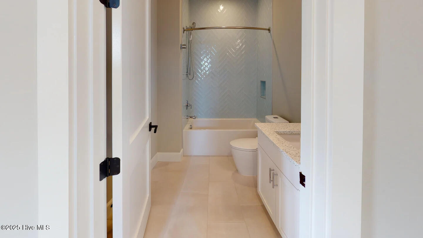 100514796 | Photo 25