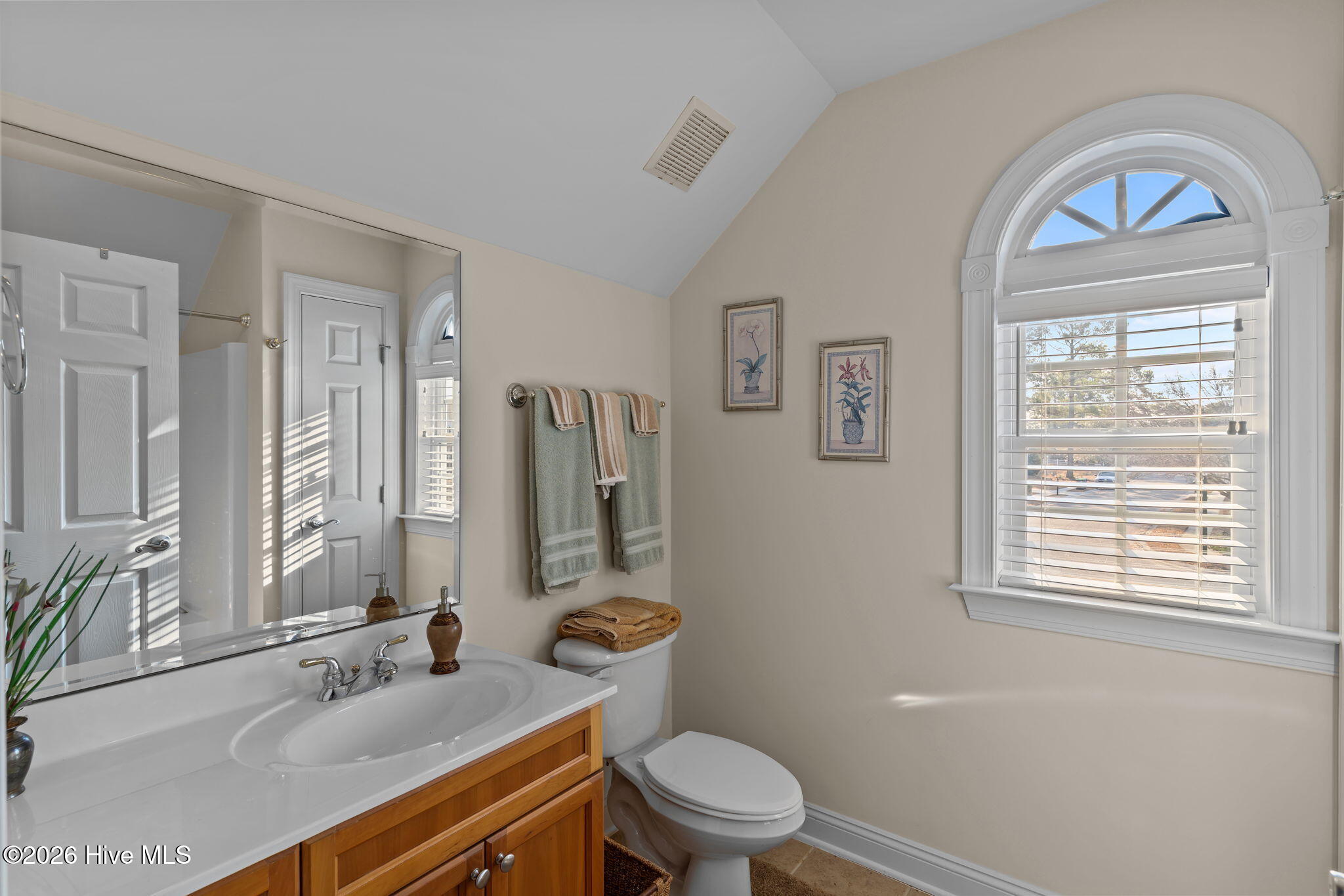 100548977 | Photo 32