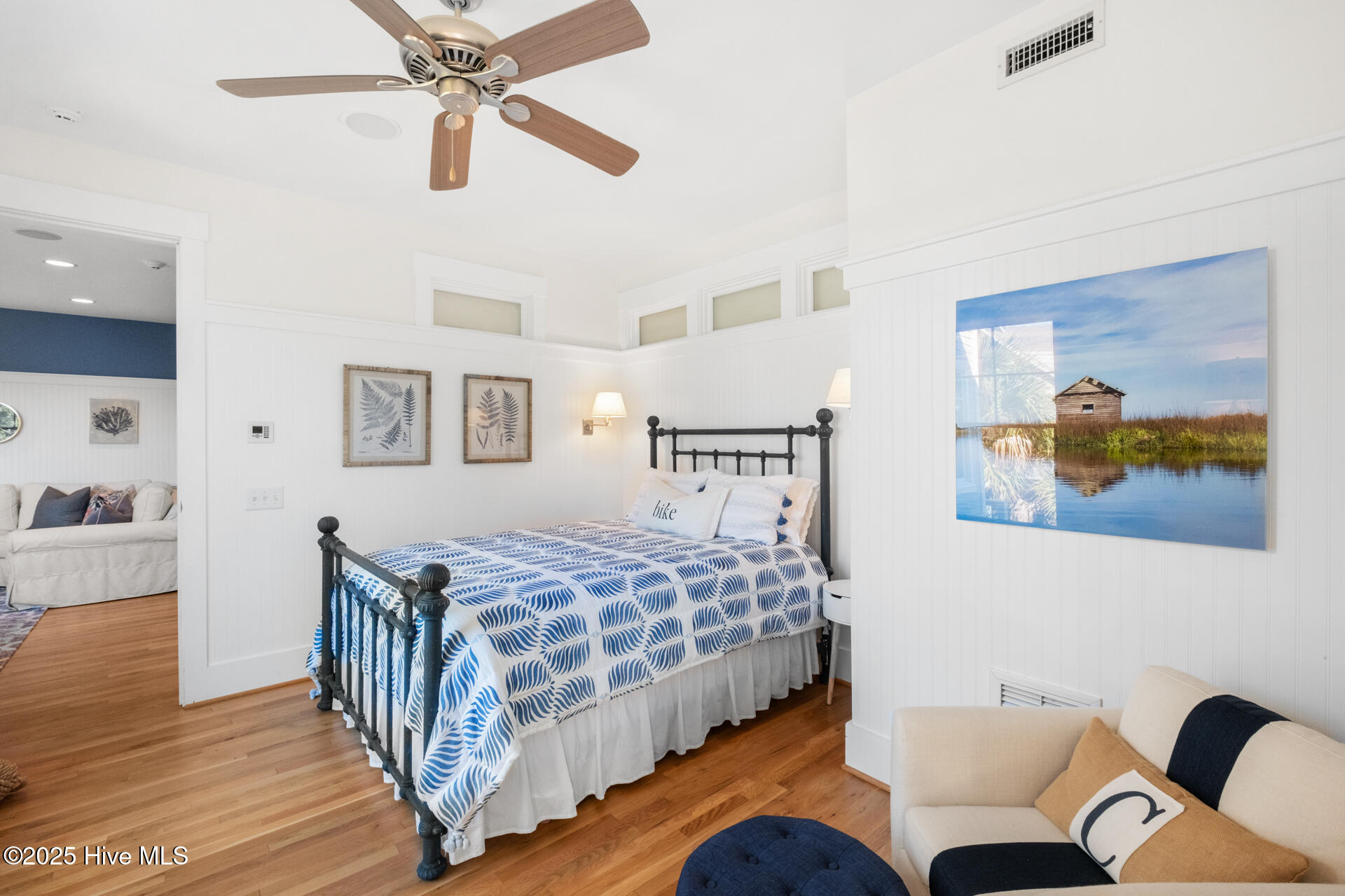 100540295 | Photo 36