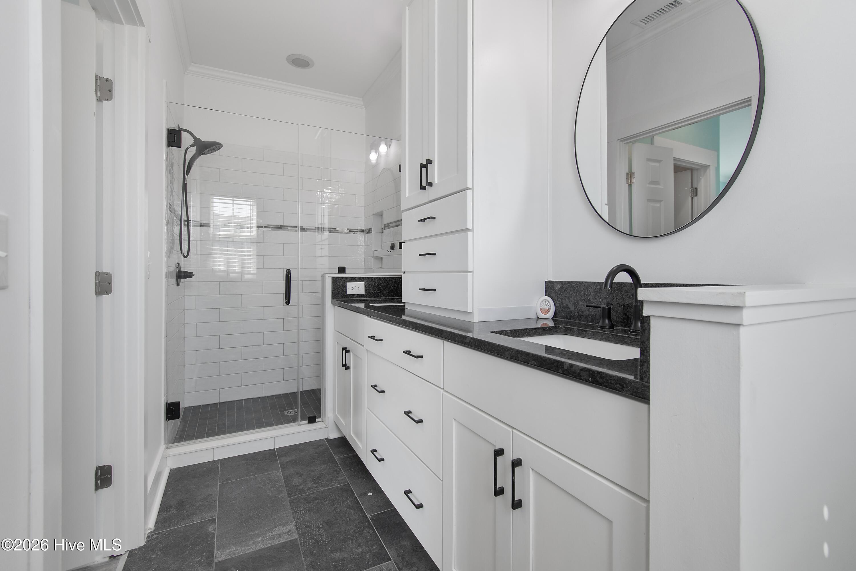 100567916 | Photo 41