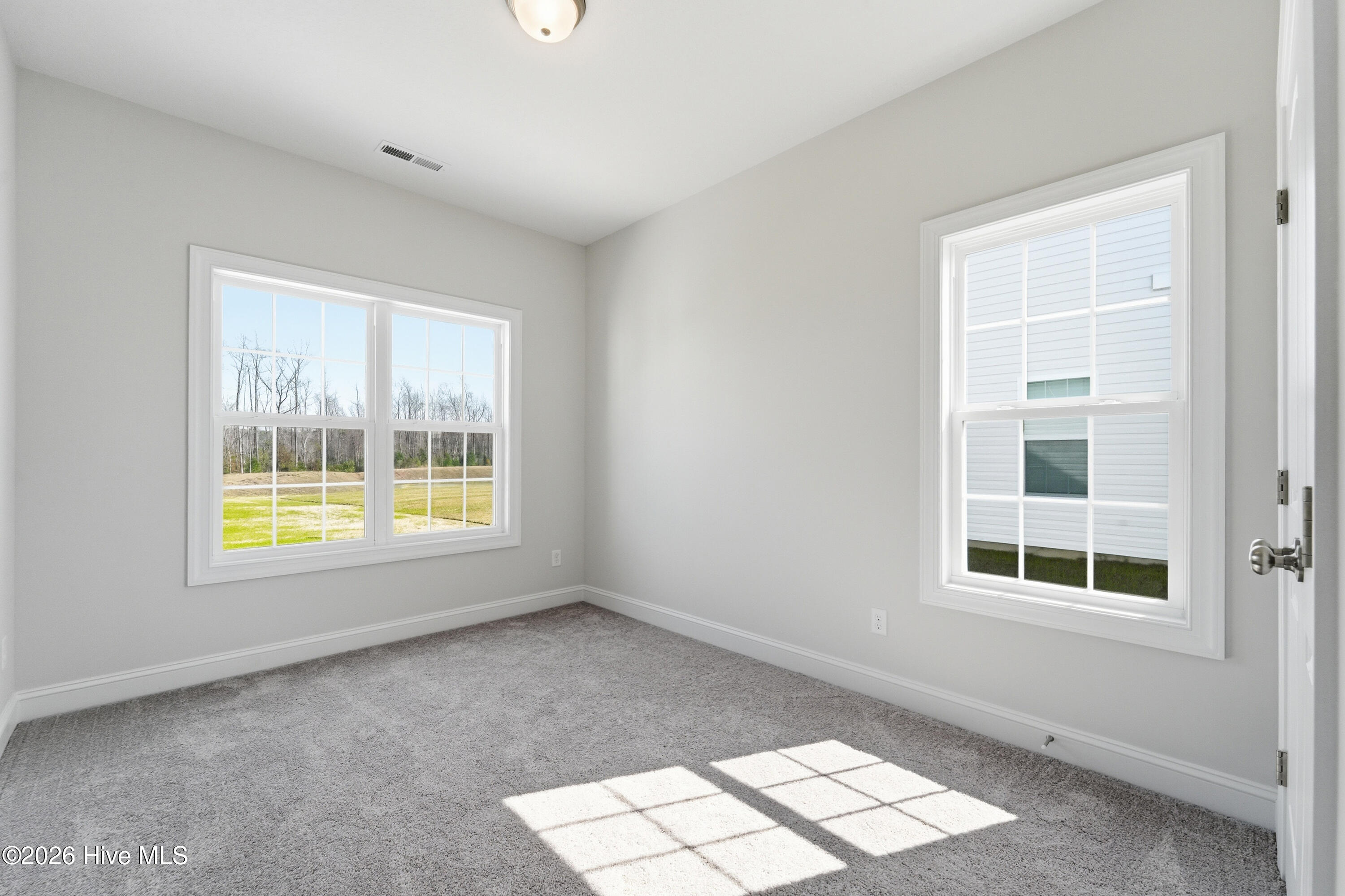 100521847 | Photo 18