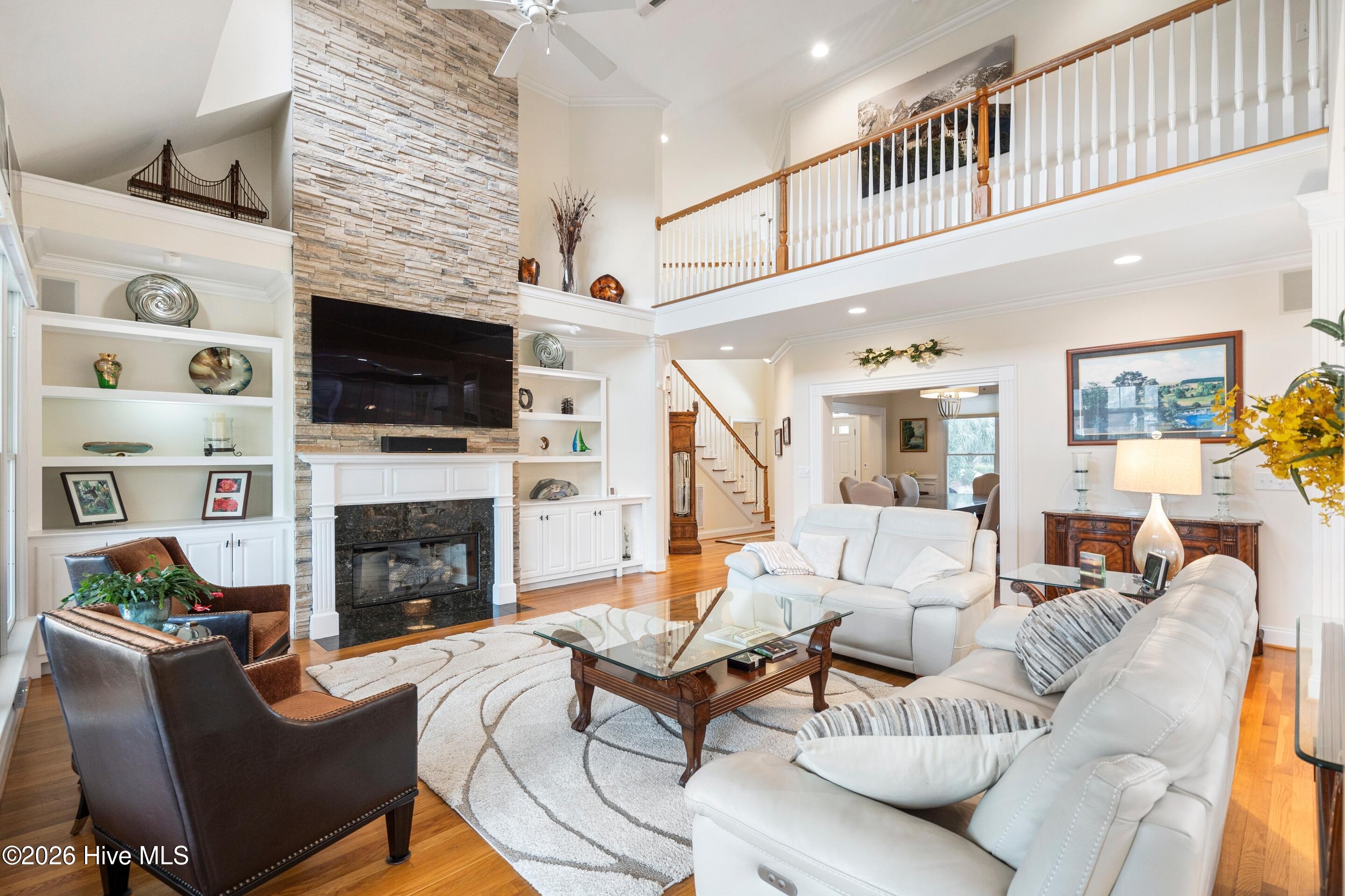 100548933 | Photo 30