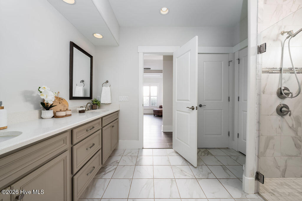 100551056 | Photo 35