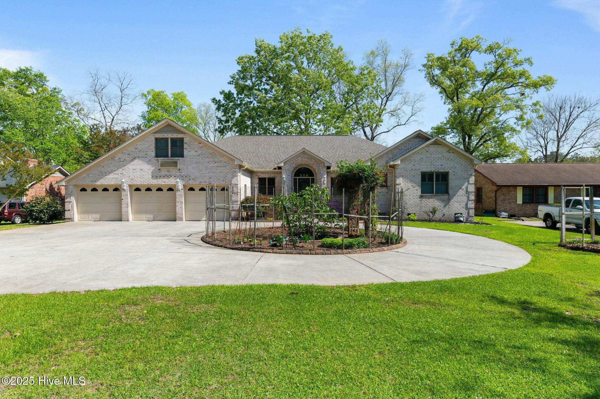 220 Shoreline Drive, New Bern, NC, 28562