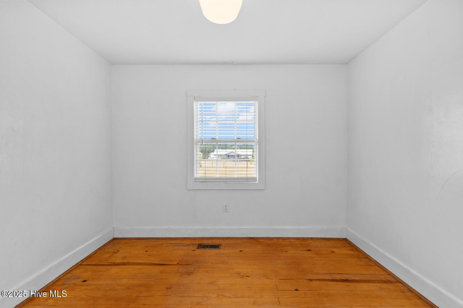 100520371 | Photo 21