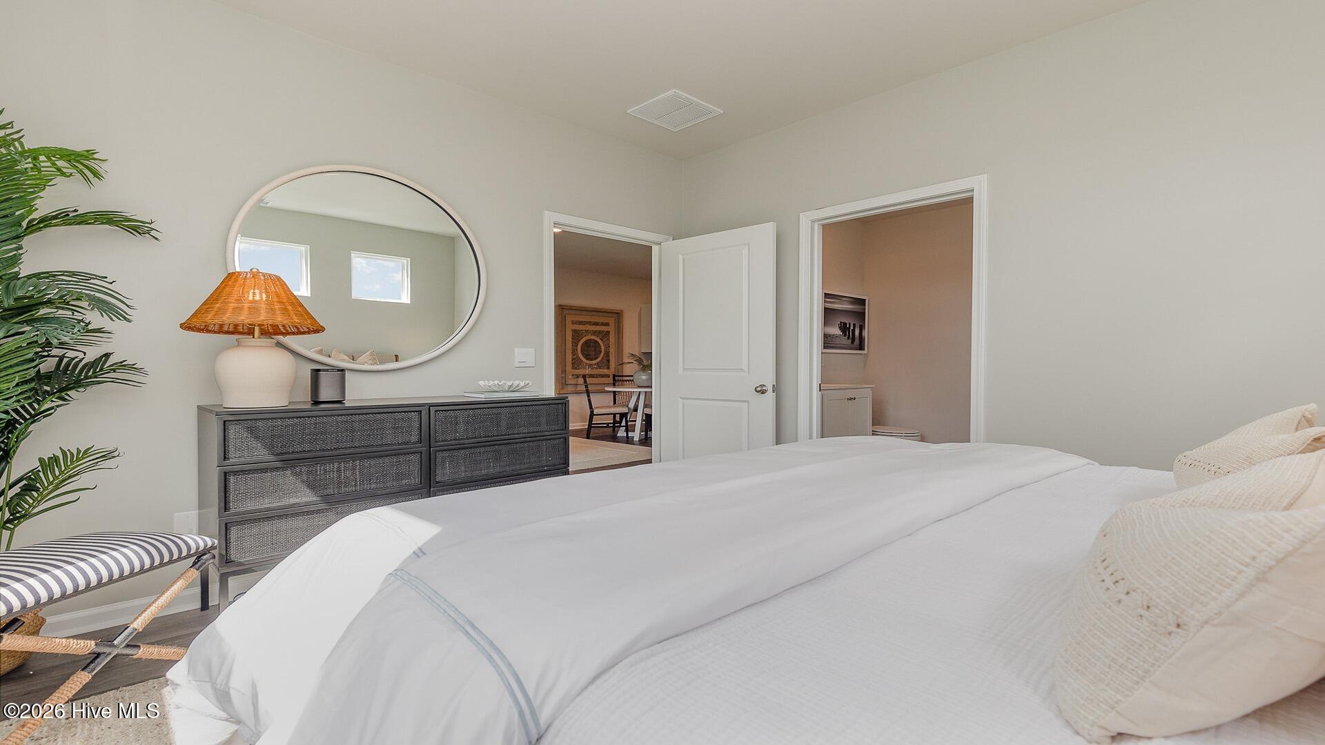 100560718 | Photo 12