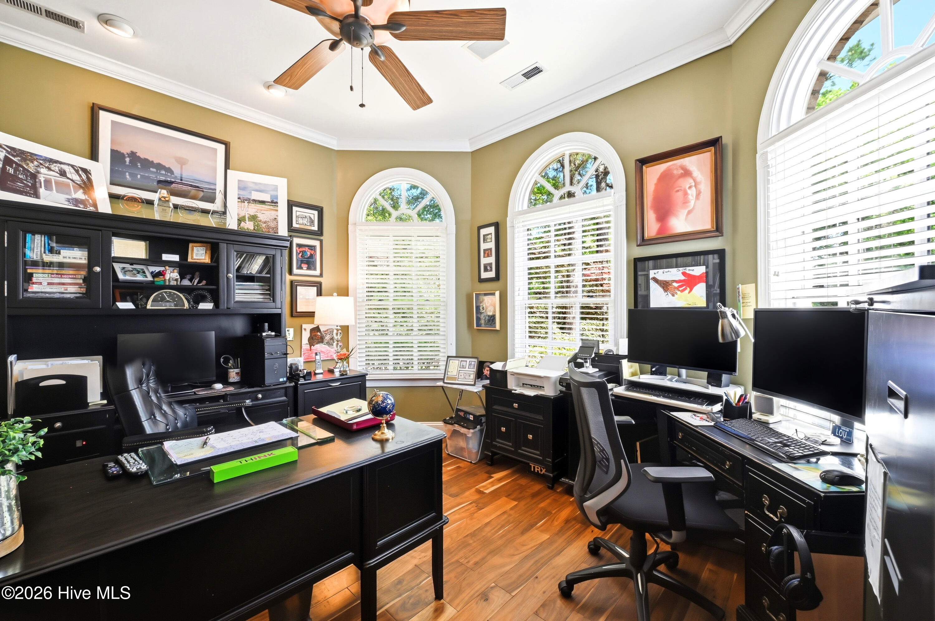 100567999 | Photo 33