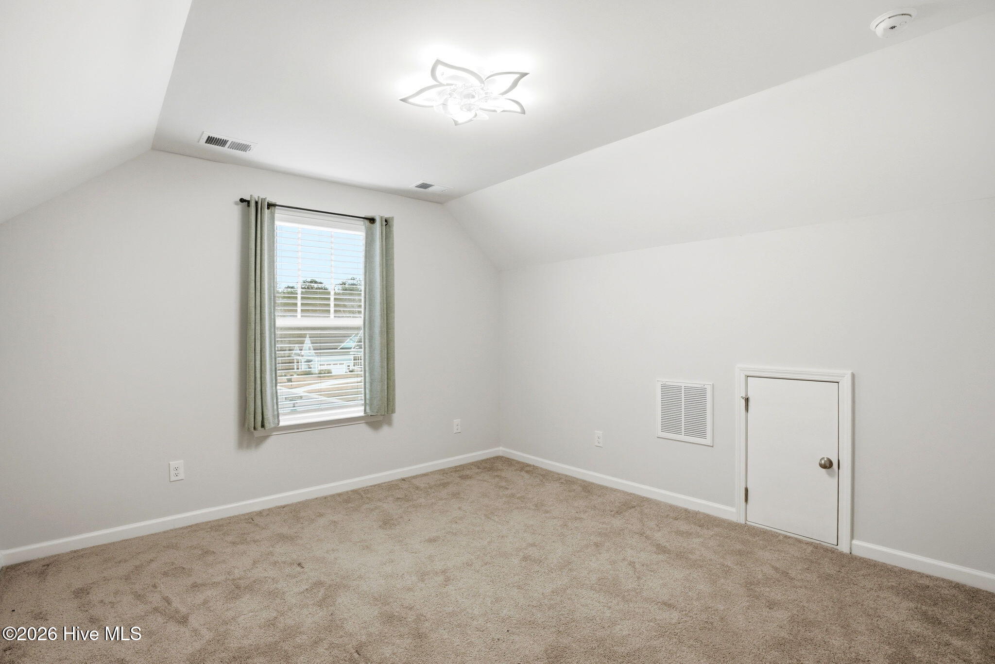 100558607 | Photo 27