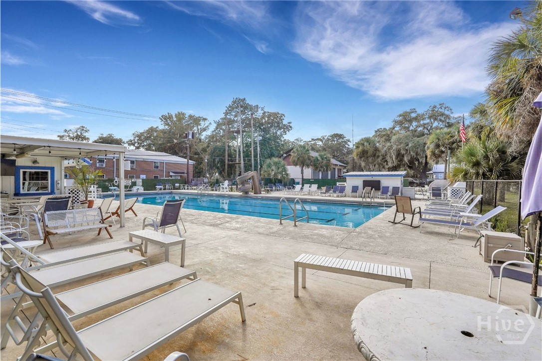 Isle of Hope Community Pool short walk away through the 
