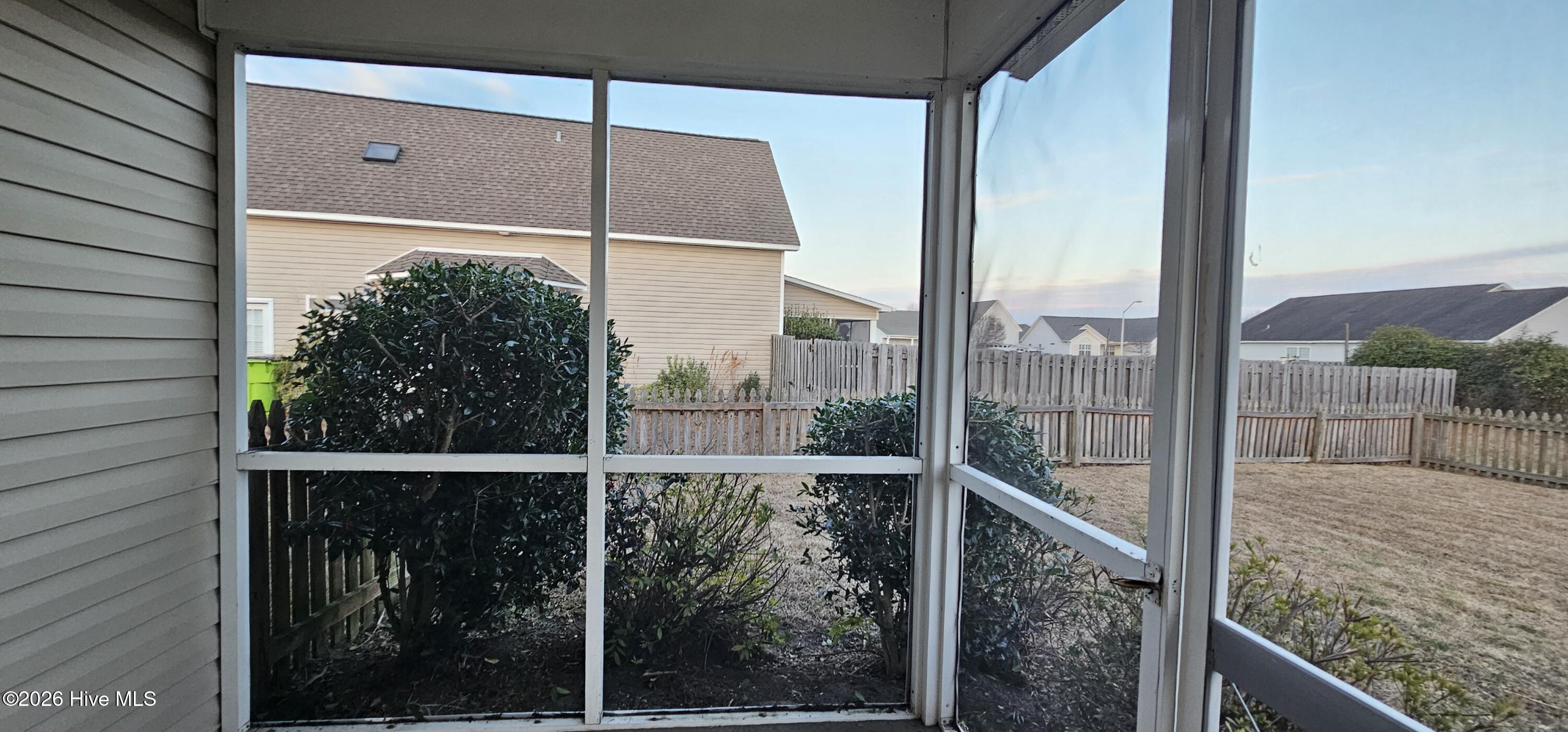 100548448 | Photo 21