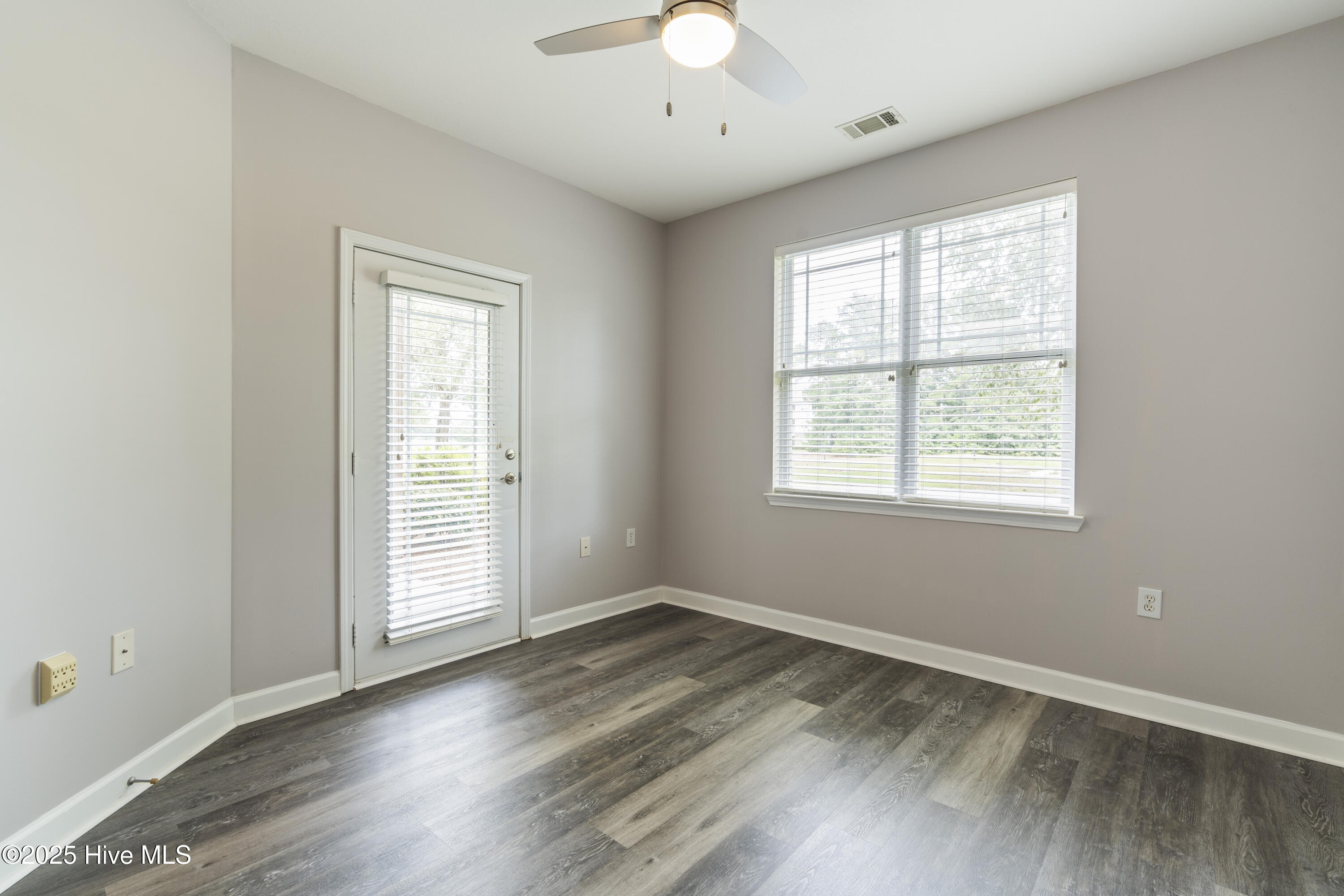 100564335 | Photo 27