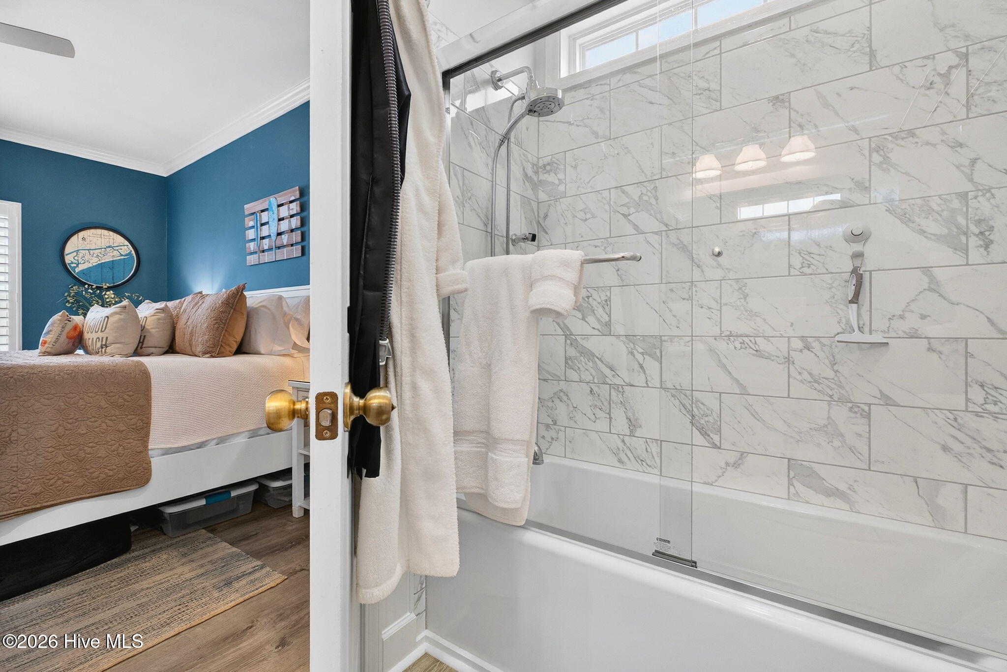 100553684 | Photo 30