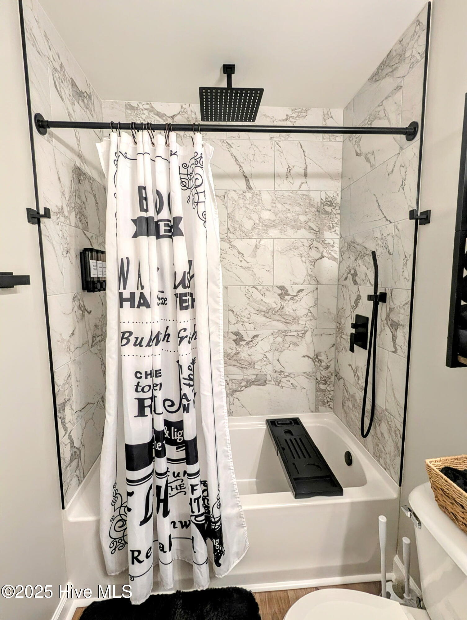 100545530 | Photo 23