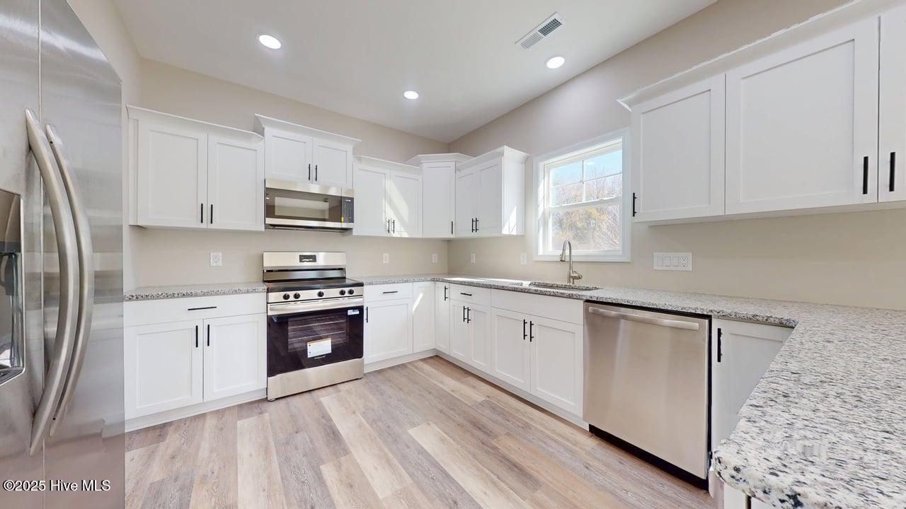 100542027 | Photo 16