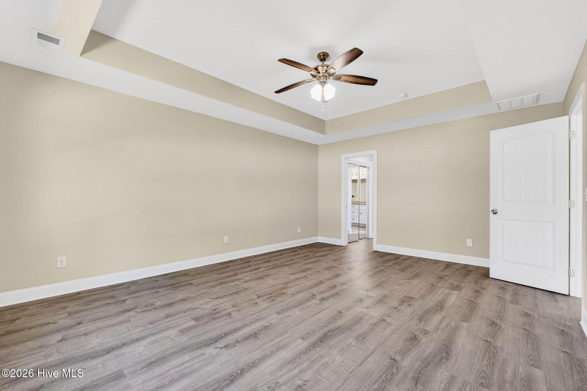 100564948 | Photo 29