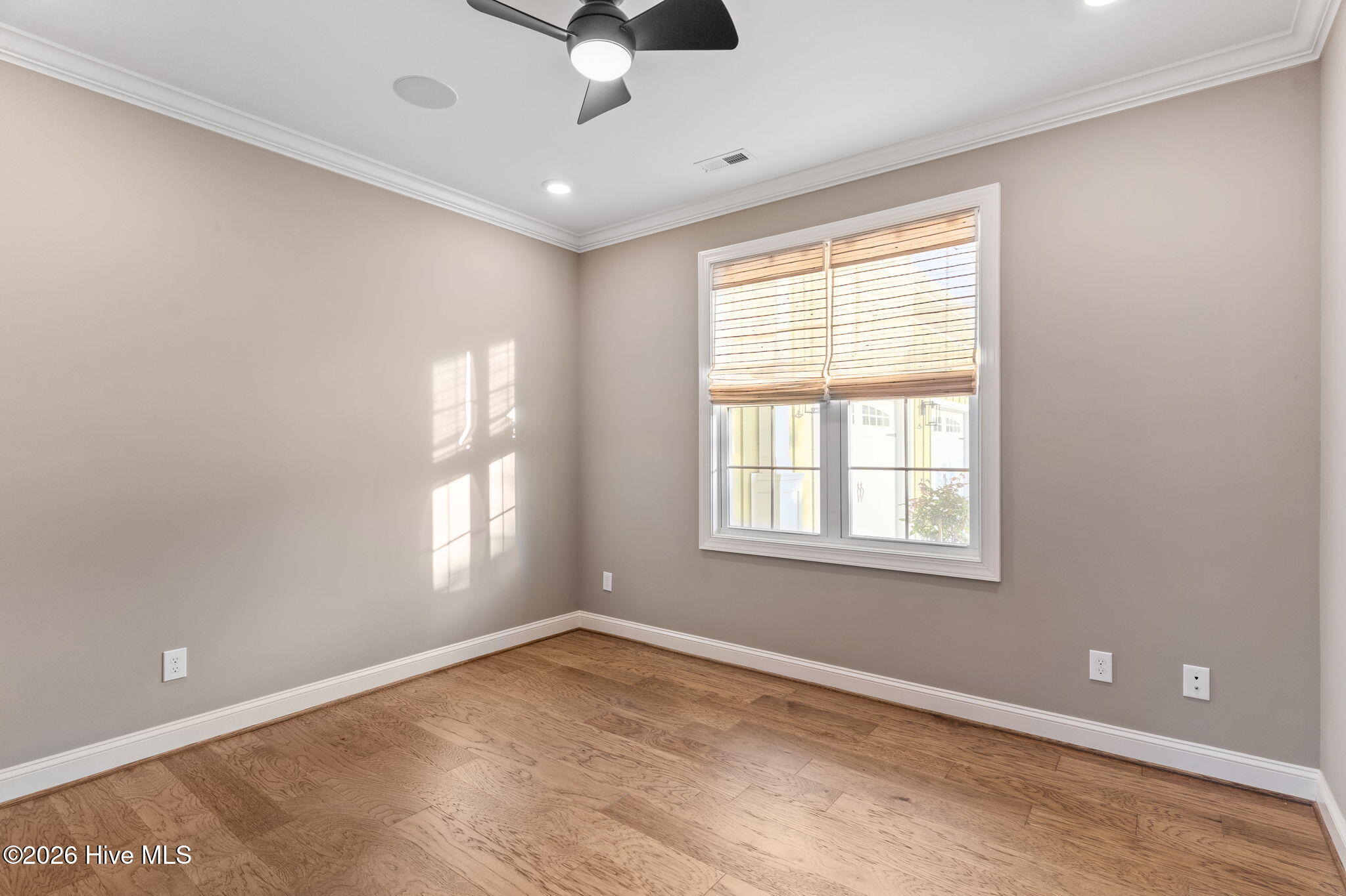 100566700 | Photo 17