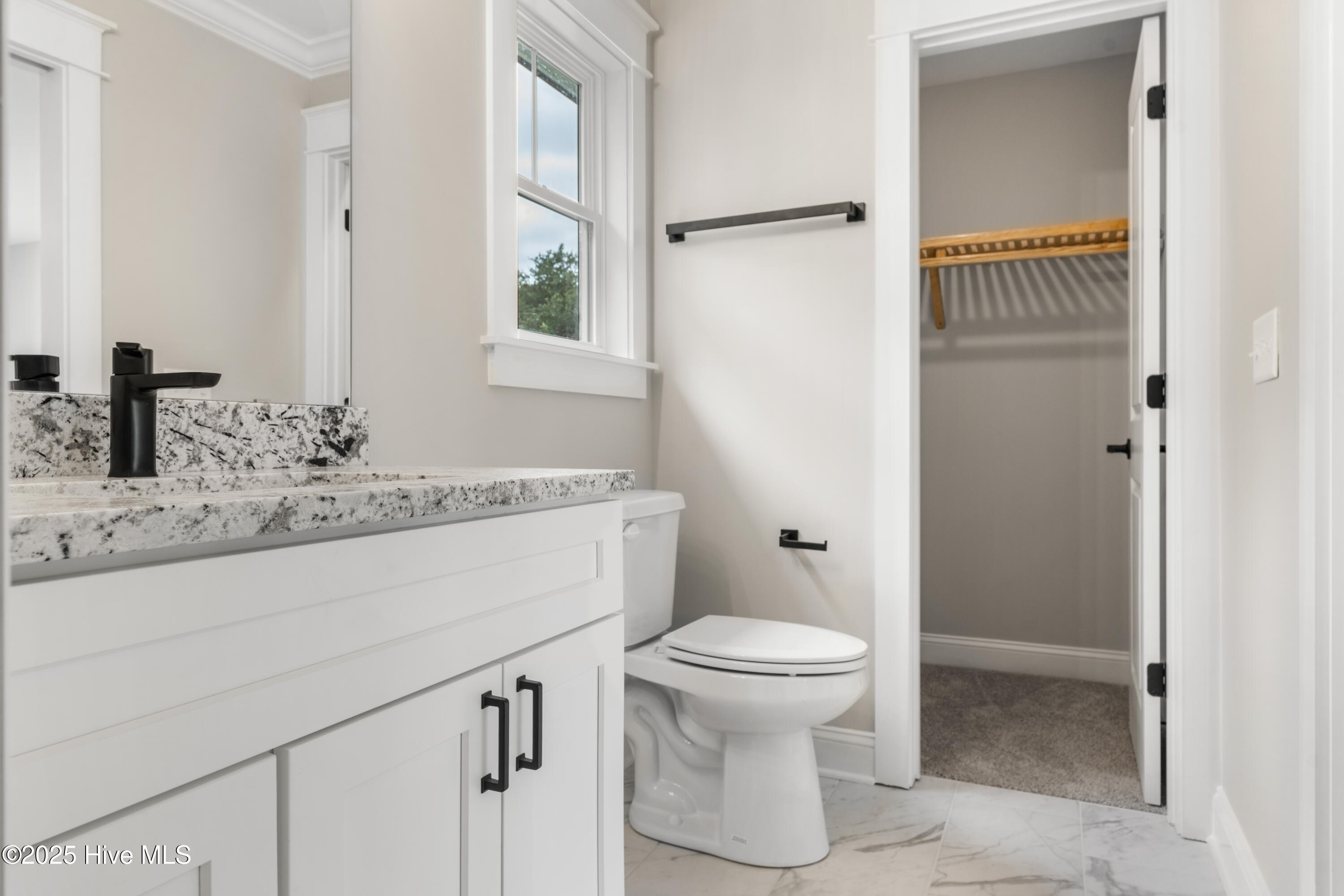 100485467 | Photo 38